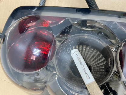 2000 to 2006 Chevrolet Suburban Tahoe Yukon Left+Right Set Tail Lights AG8135 DG3