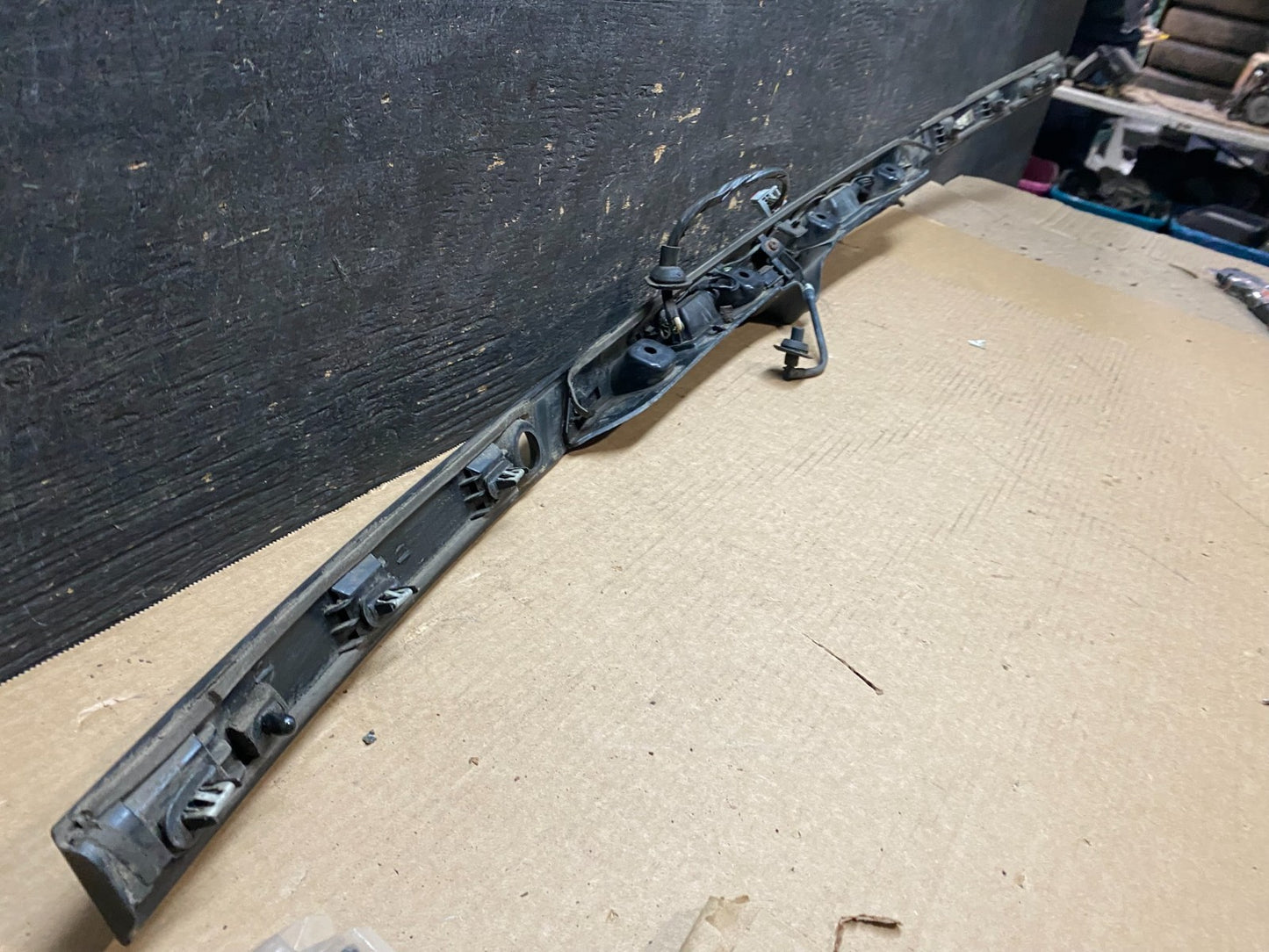 2016 - 2019 Ford Explorer Interceptor Rear Tailgate Molding With Camera V6965 DG7