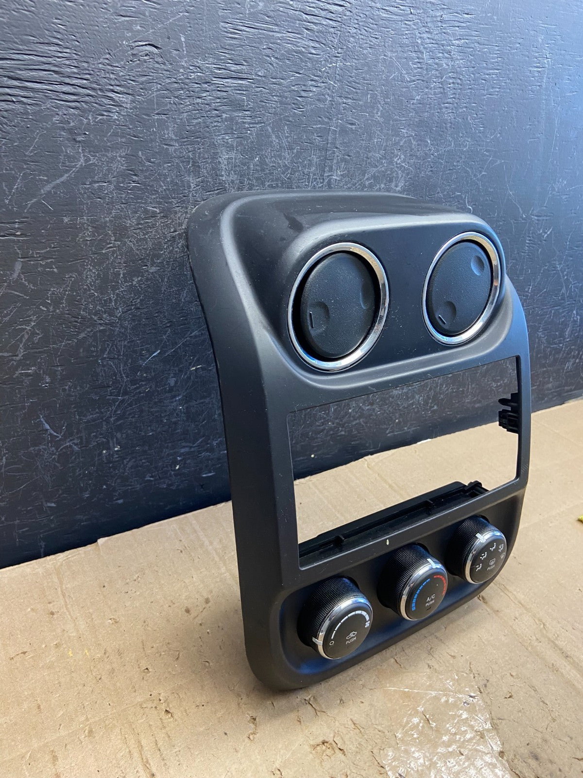 2011 to 2017 Jeep Compass Dash Climate Temperature Control Radio Bezel ae1998 DG3