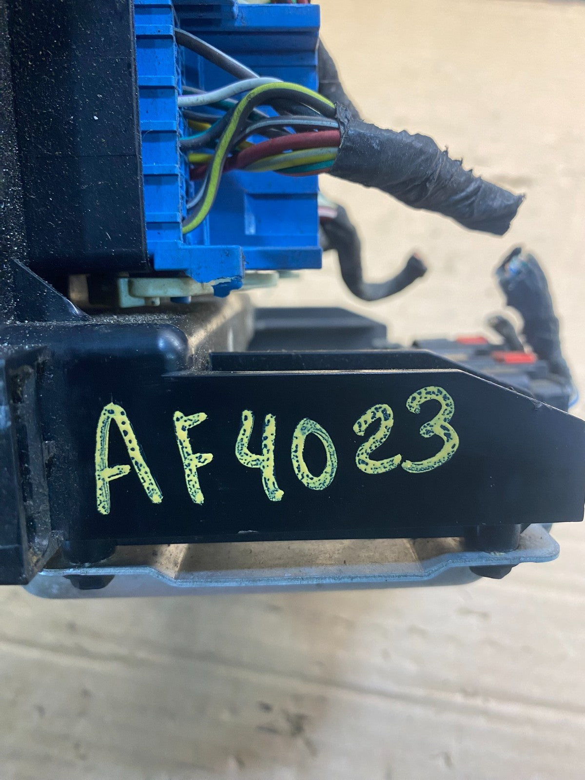 2006 2007 Chrysler 300 Totally Integrated Power Module Fuse Box TIPM AF4023 DW7