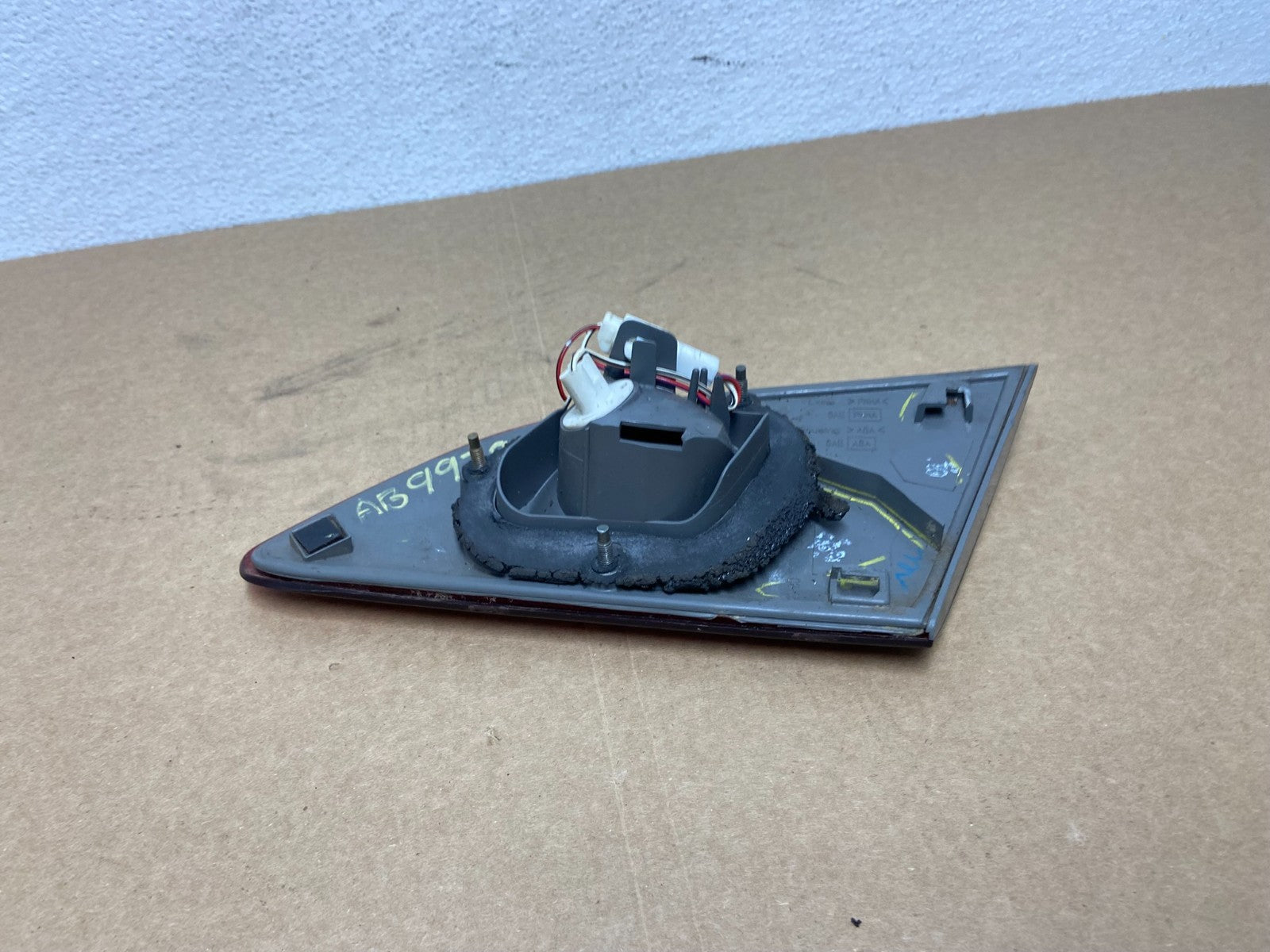 2001 2002 Toyota Corolla Left Driver LH Side Inner Tail light OEM AB9939 DW8
