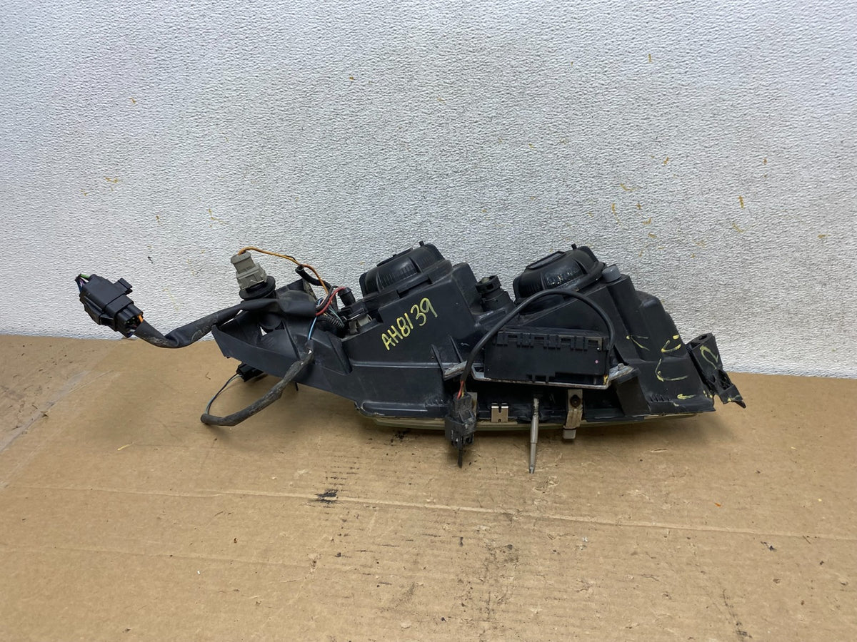 2004 2005 2006 Volvo S80 Left Driver LH Side Halogen Headlight AH8139 DW7