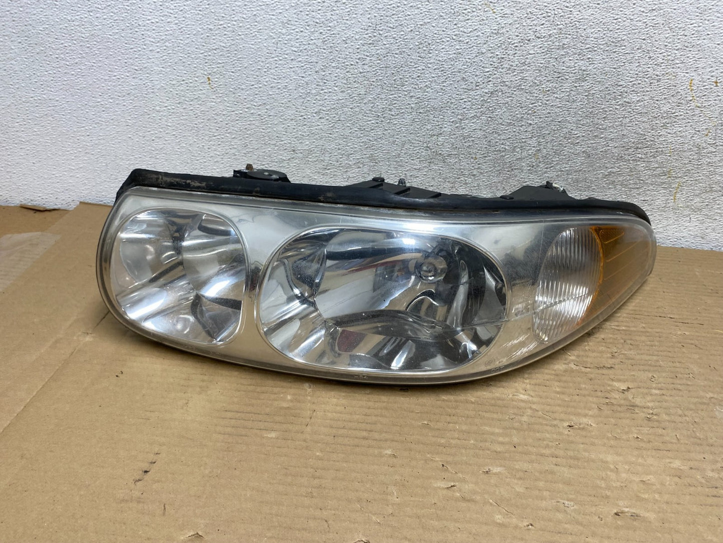 2000 to 2005 Buick Lesabre Headlight Left Driver Lh Side Halogen AH0567 DW0