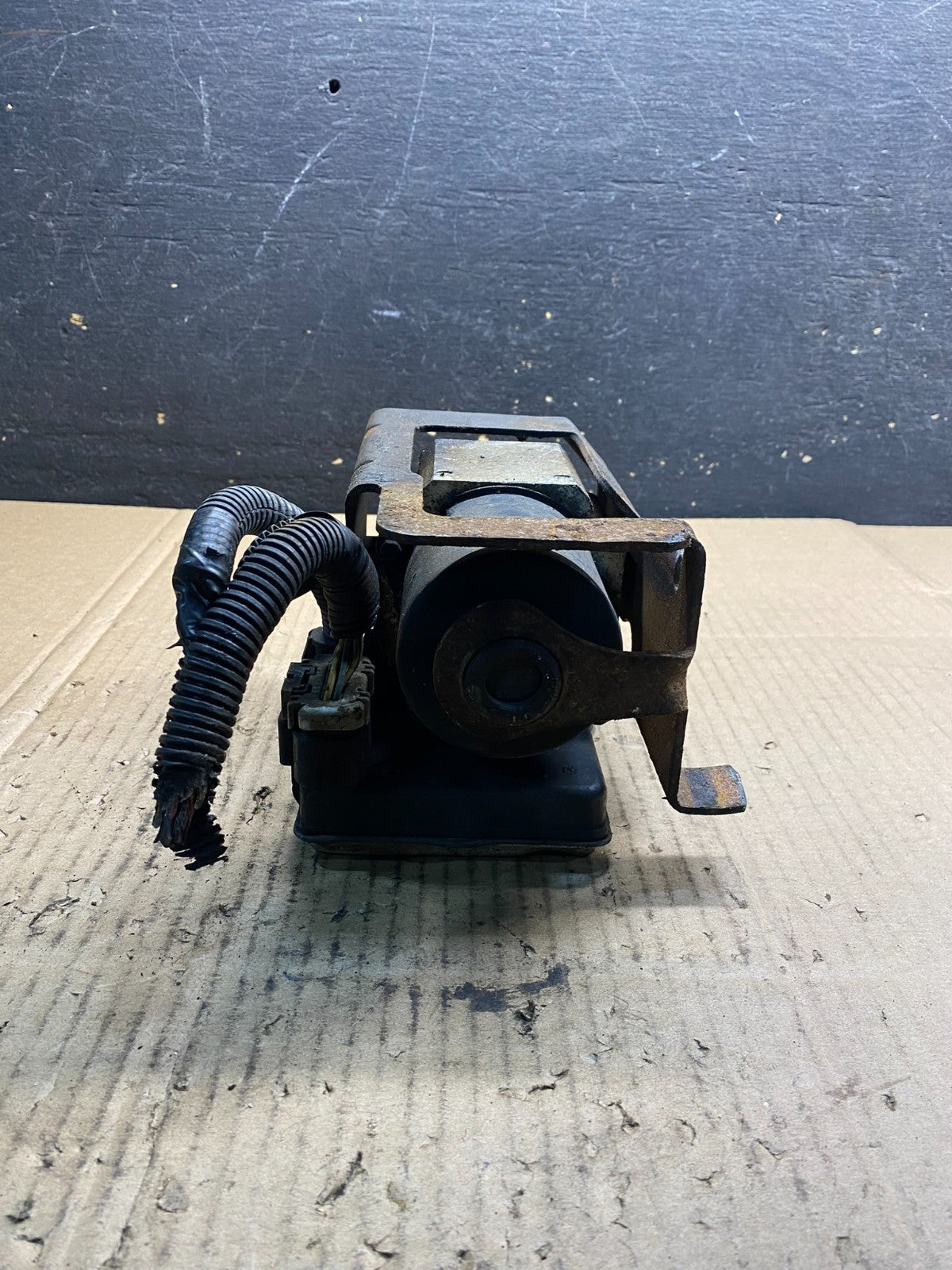 2004-07 Chevrolet Express ABS Pump Control OEM 13567136 Module AB2746 DG1