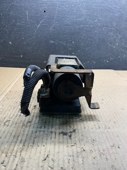 2004-07 Chevrolet Express ABS Pump Control OEM 13567136 Module AB2746 DG1