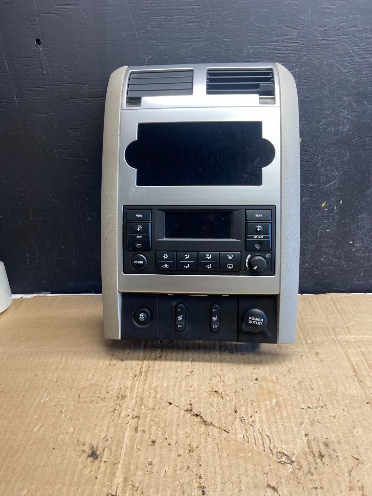 2005-2009 Dodge Durango Heat AC Climate Temp Control Radio Bezel AE2066 DG0