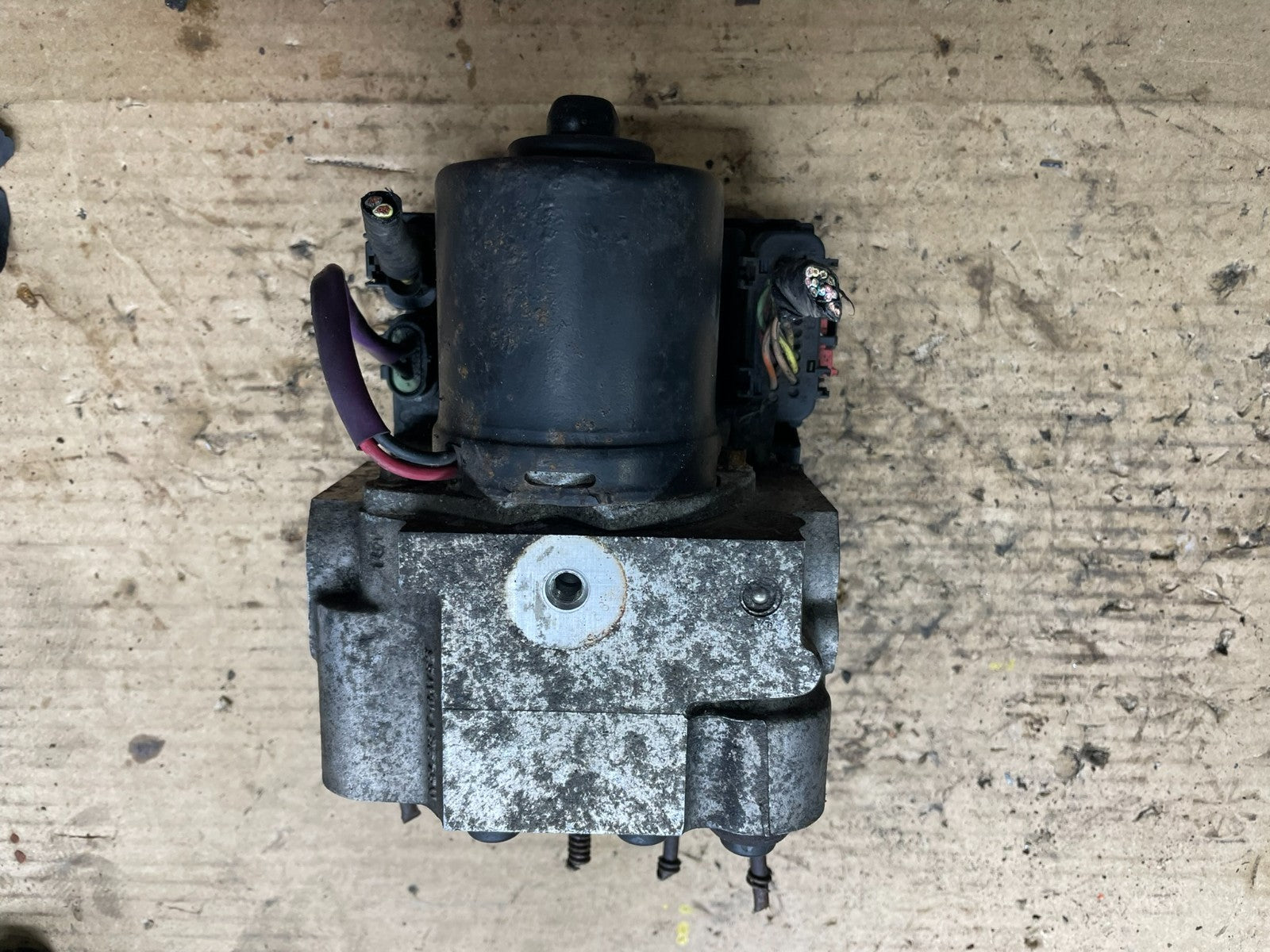 1999 - 2001 Ford E350 Van  ABS Anti Lock Brake Pump Module Oem o8582 DG0