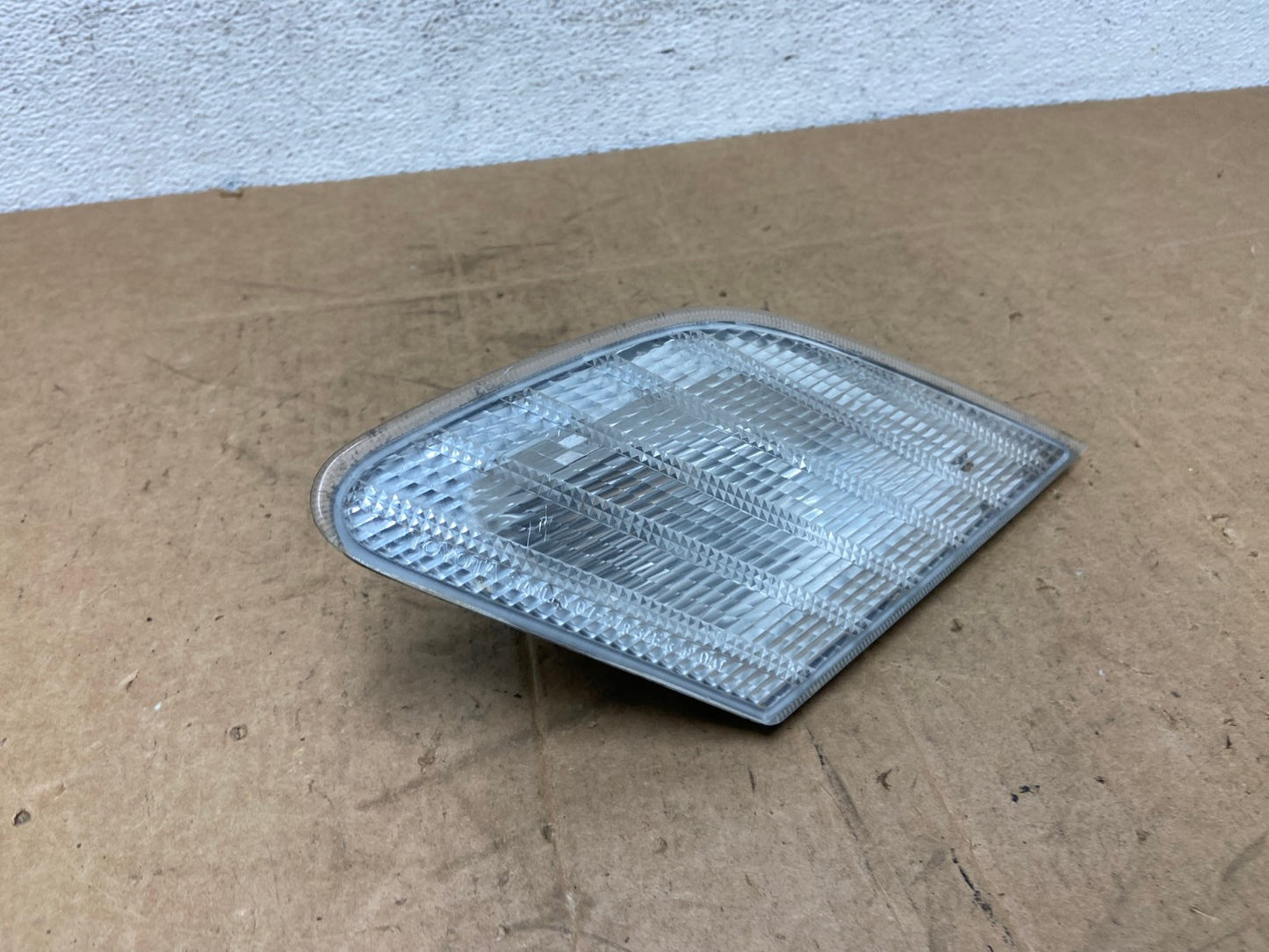 2000 2001 2002 Toyota Avalon Right Passenger Side Inner Tail Light AD6305 LK2