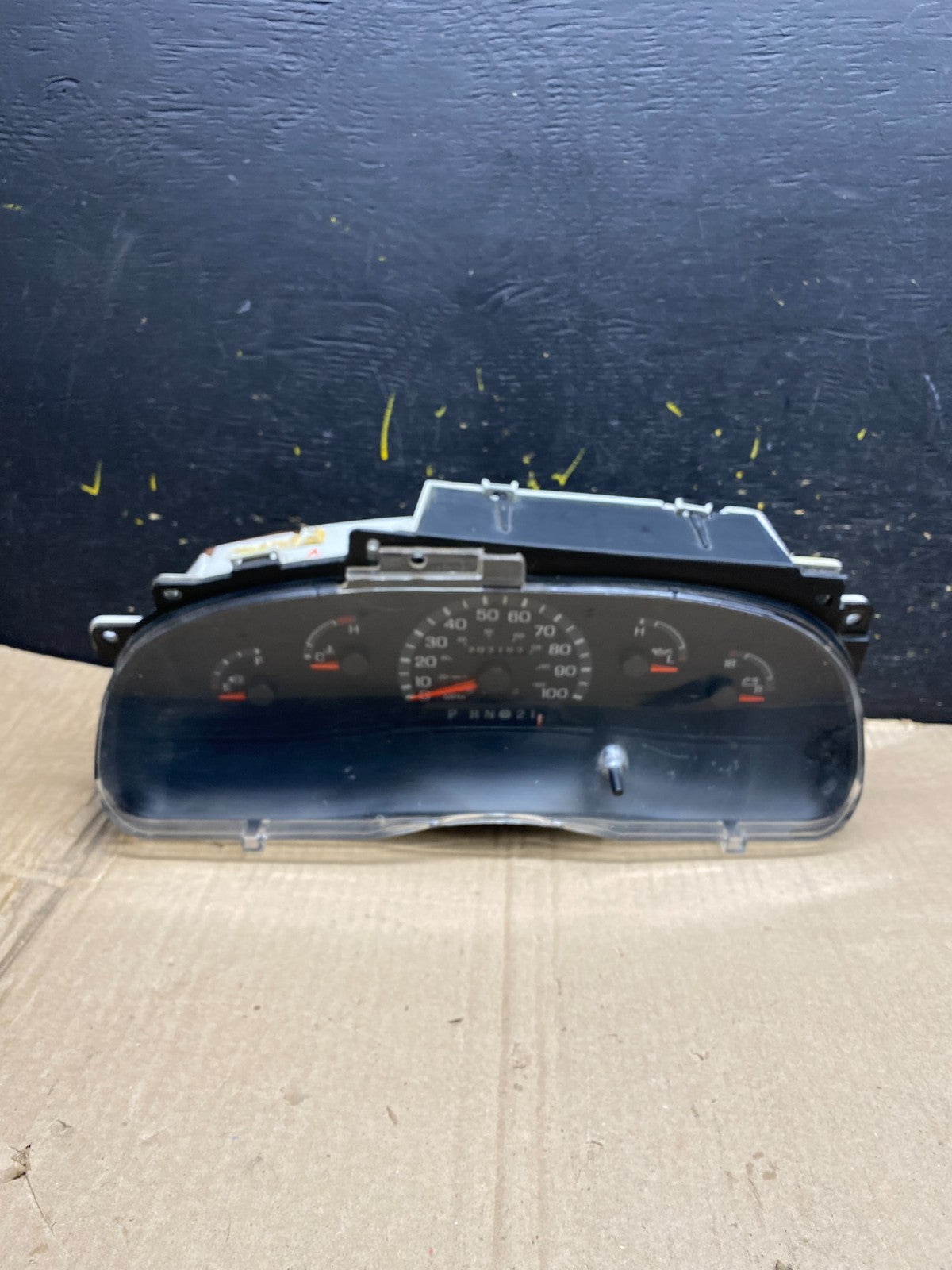 2001 - 2002 Ford Econoline E250 E350 Van Speedometer Instrument Cluster x2063 DG0