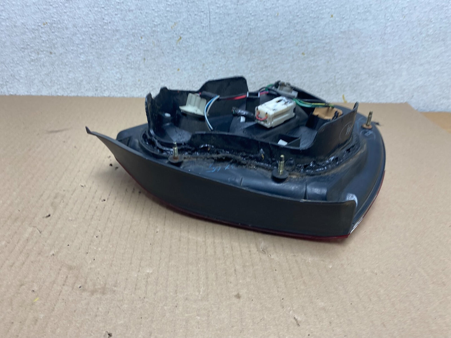 2000 to 2001 Nissan Maxima Right Passenger Rh Side Tail Light OEM M7864 DW6
