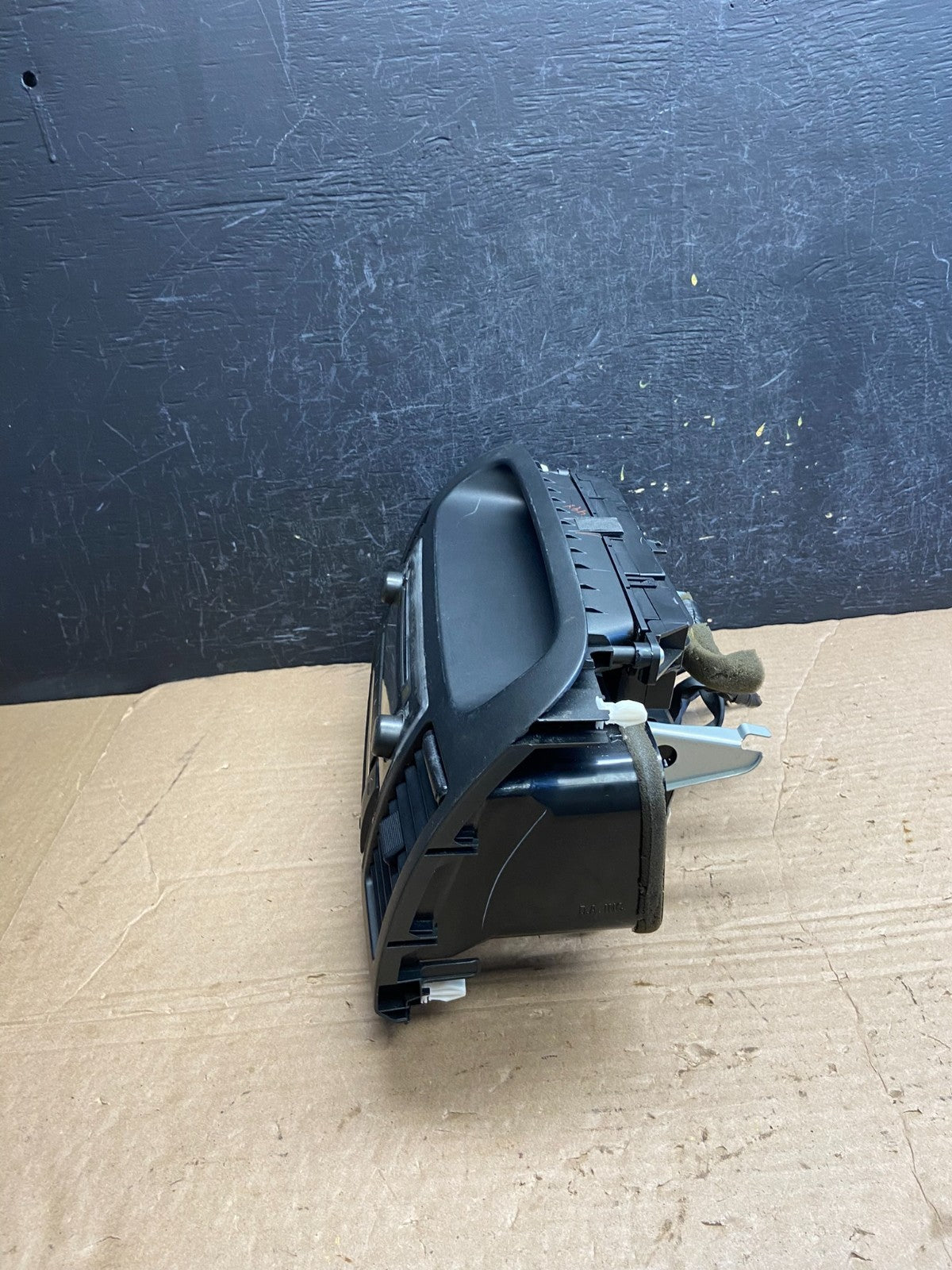 2002 2006 Toyota Camry Radio AM/FM CD Player Air Vent Bezel AF2139 DG2