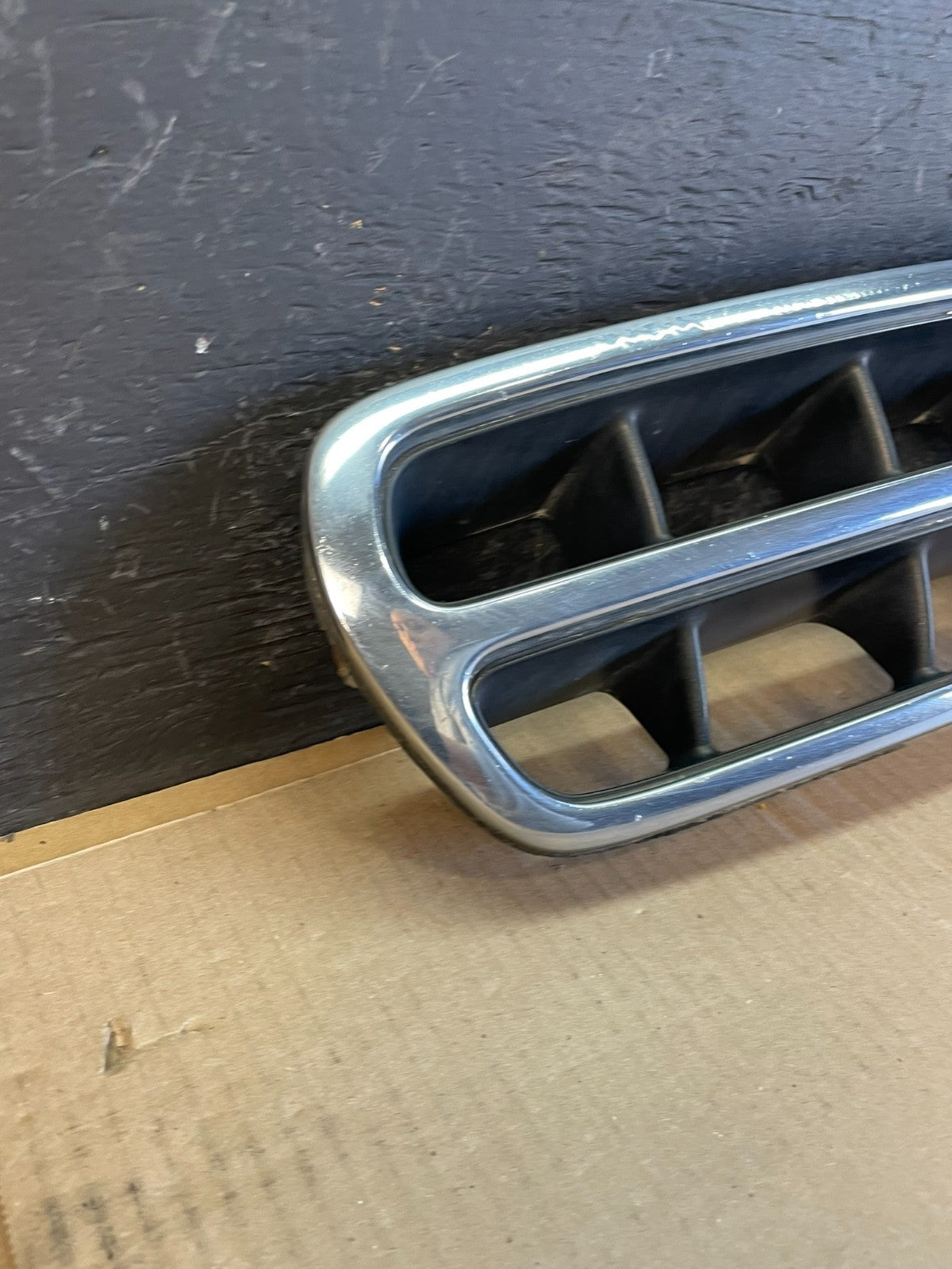 2000 to 2002 Subaru Legacy Outback Grill Grille OEM AC2013 DG2
