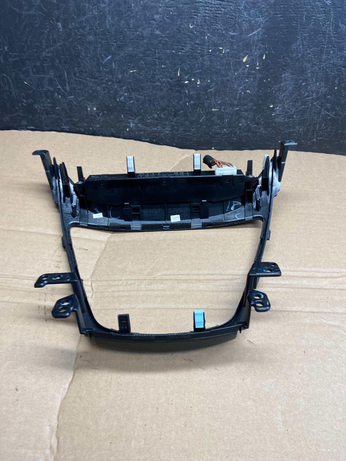 2014-2016 Hyundai Elantra Center Radio Climate Control Air Vent Bezel AF1755 DG4