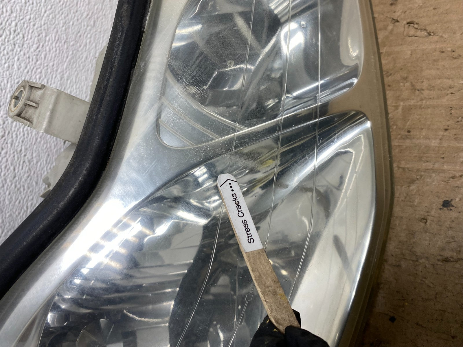 2000-2004 Toyota Avalon Halogen Headlight Right Passenger RH OEM AC0147 DW3