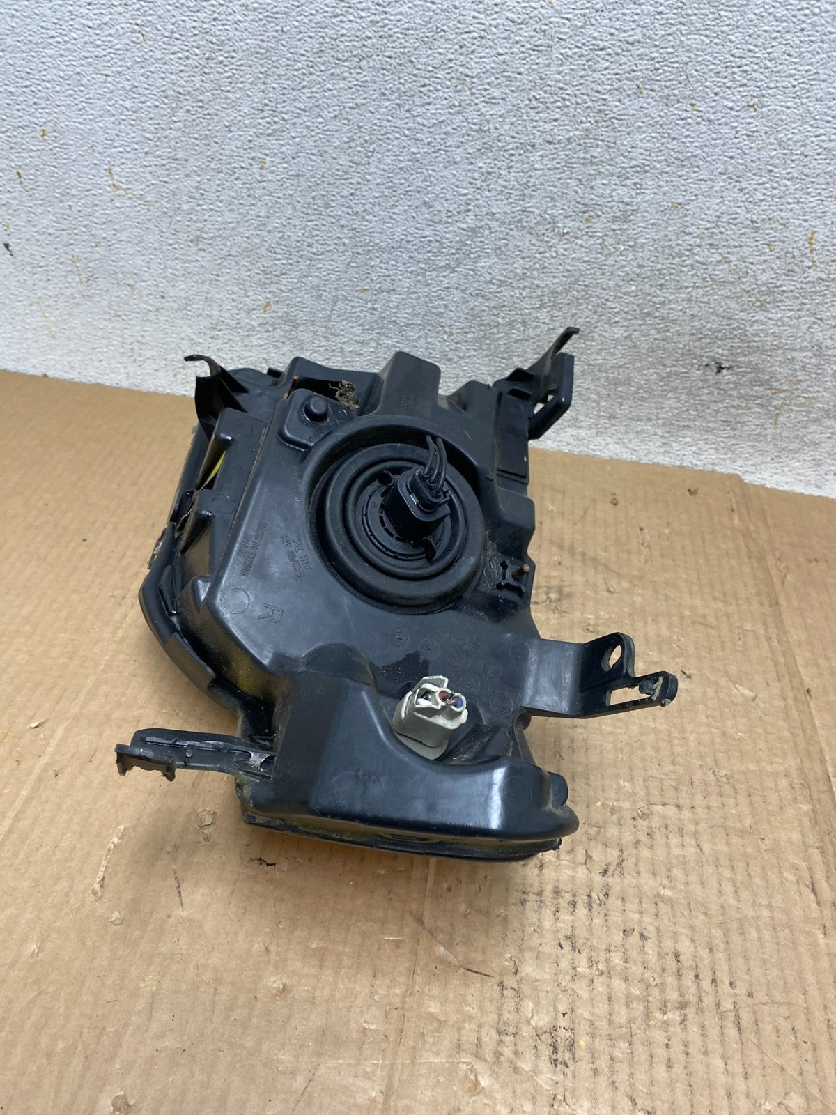 2008 to 2012 Ford Escape Headlight Right Passenger RH Side Halogen AI6582 DW9