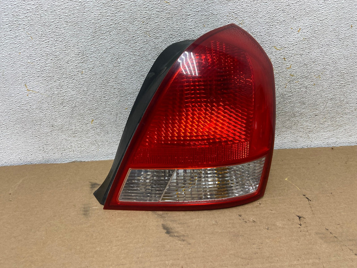 2001 2002 2003 Hyundai Elantra Right Passenger Rh Tail Light AH4497 LK0