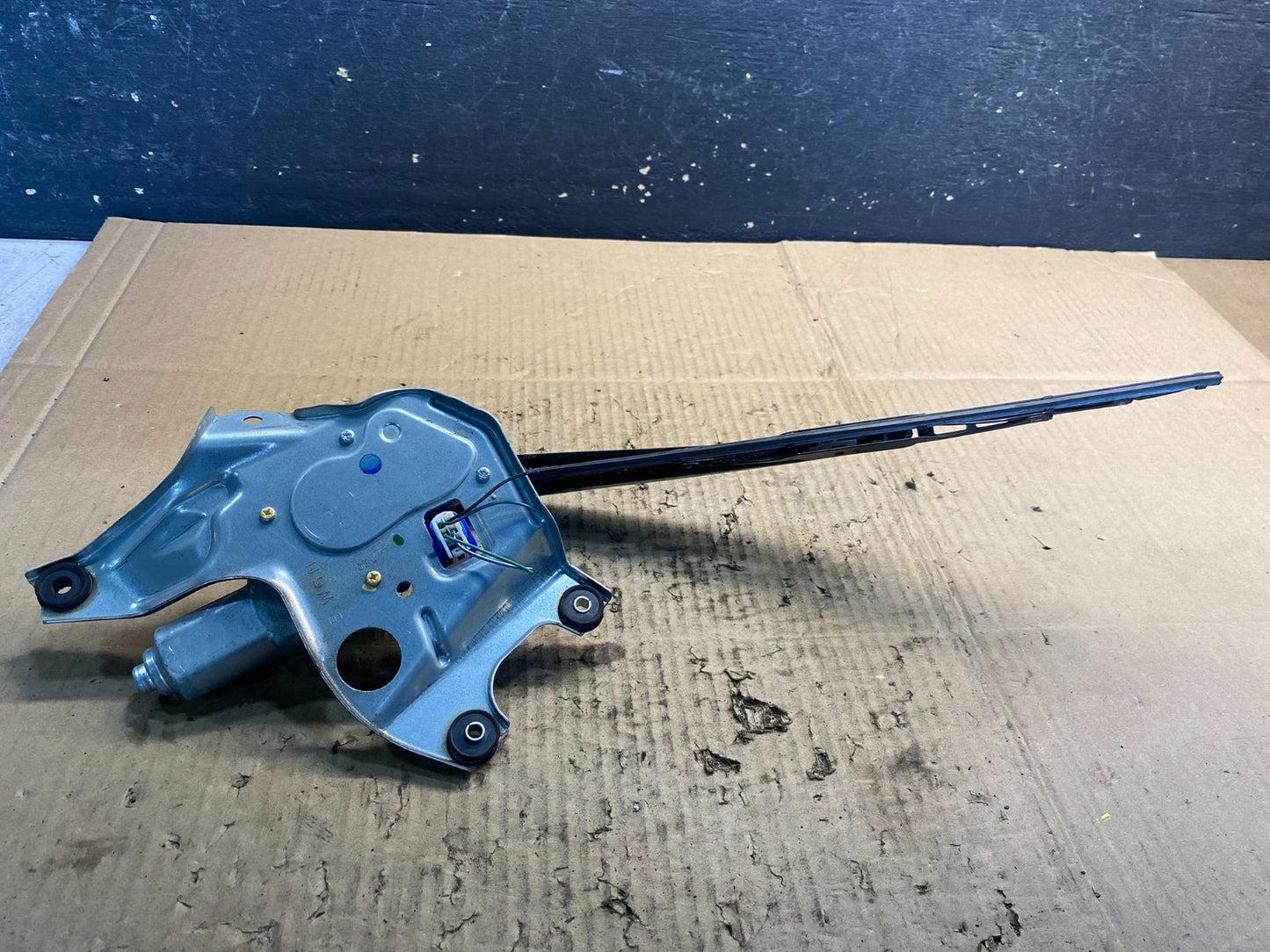 2010 to 2014 Subaru Legacy Outback Rear Wiper Motor AA75815