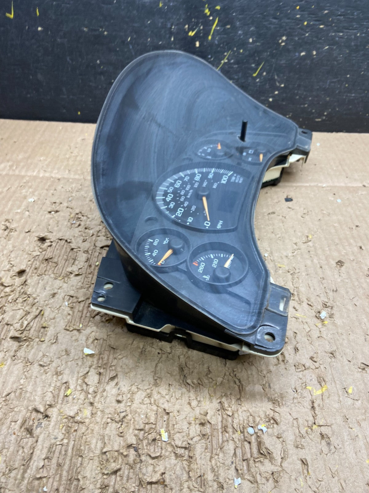 2004 to 2007 Chevrolet Express Speedometer Cluster Gauge V7754 DG2