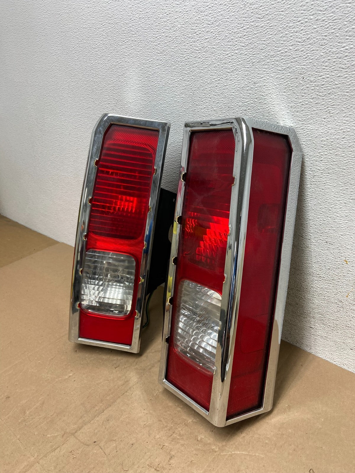 2006 to 2008 Hummer H3 Left+Right Side Tail Lights AE6772 DW1