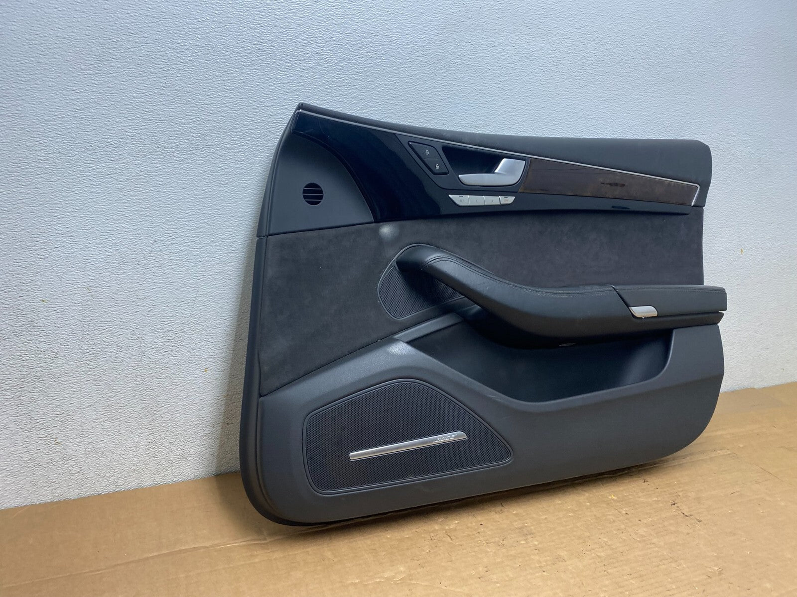 2011 to 2018 Audi A8 Front Right Passenger Interior Door Panel M6926 DG2