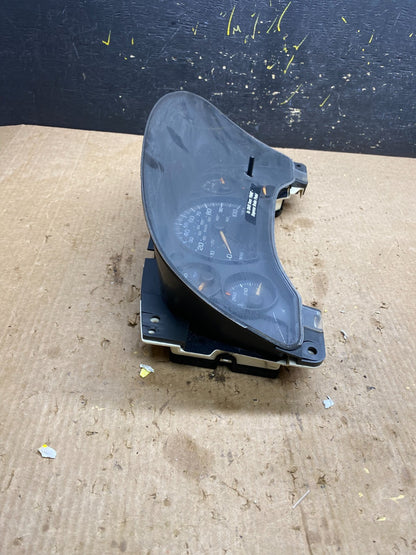2004 to 2007 Chevrolet Express Speedometer Cluster Gauge OEM Z7105 DG2