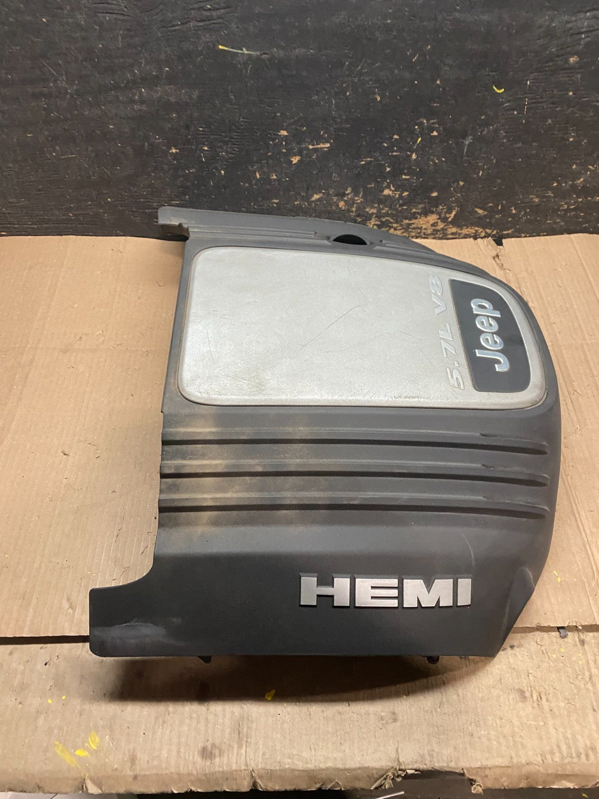 2005 to 2010 Jeep Grand Cherokee 5.7L Hemi Engine Cover Plastic Shield w4855 DG3