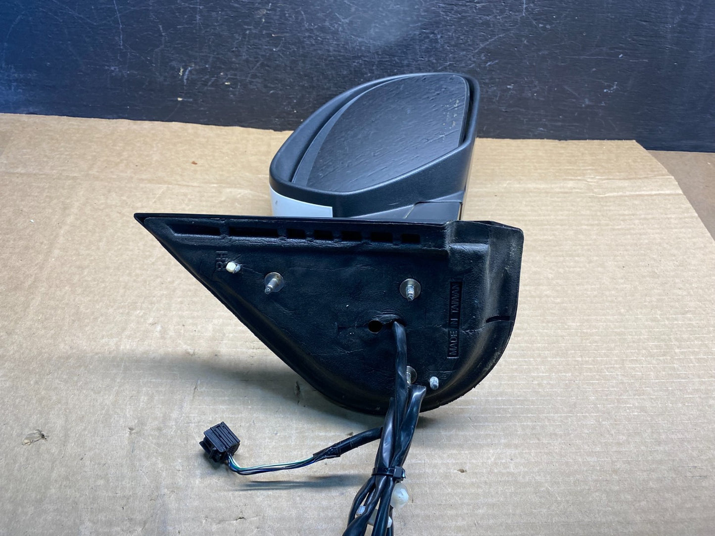 2009 to 2014 Gmc Yukon Right Passenger Side View Door Mirror ad9678 DG4