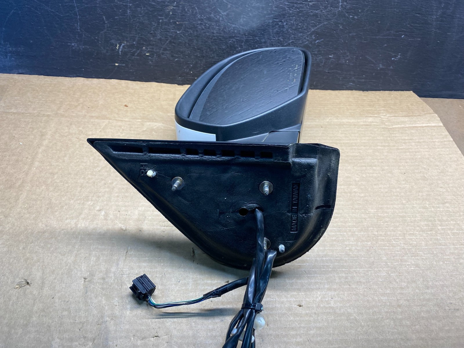 2009 to 2014 Gmc Yukon Right Passenger Side View Door Mirror ad9678 DG4