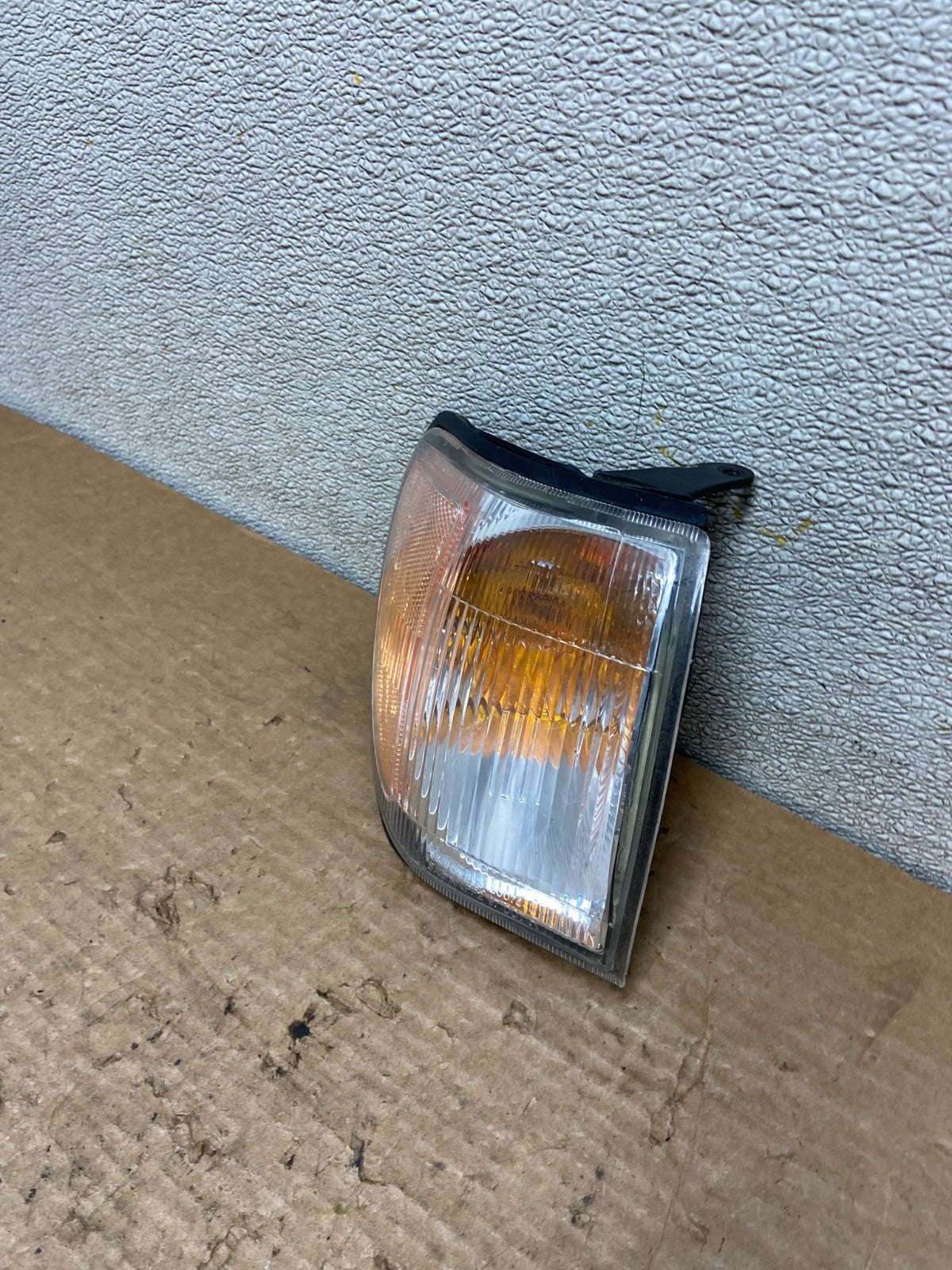 1999 to 2004 Nissan Pathfinder Passenger Corner Park Light Turn Signal Z3595 DW1