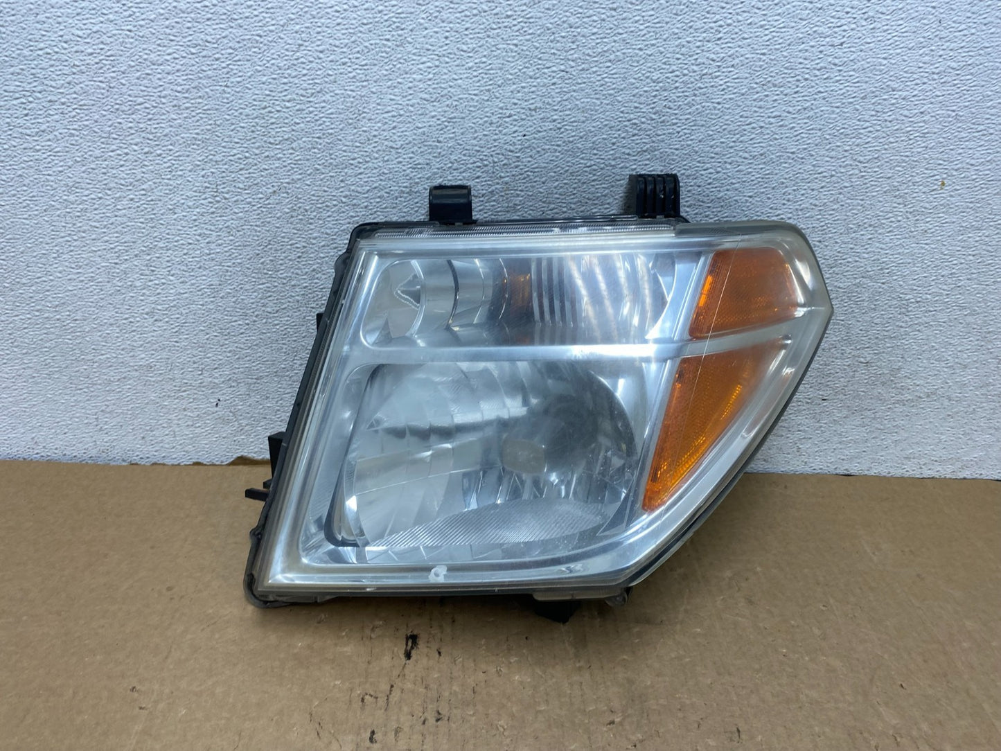 2005-2007 Nissan Pathfinder Halogen Headlight Left Driver LH AG2212 DW0
