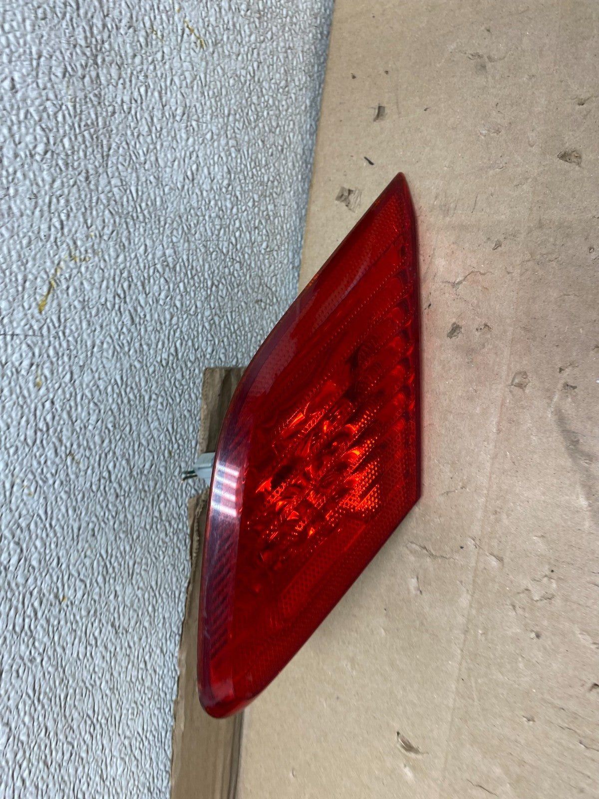 2003 to 2004 Toyota Avalon Right Passenger RH Inner Tail Light U6790 DW2