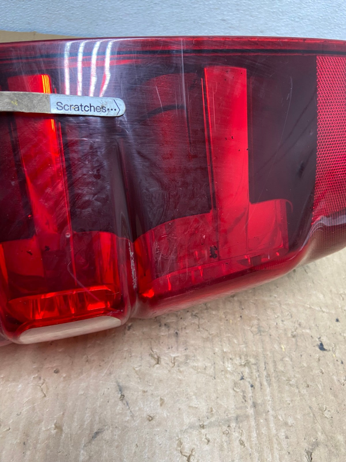 2007-2013 Chevrolet Avalanche Right Passenger RH Side Tail Light AC8303 LK3