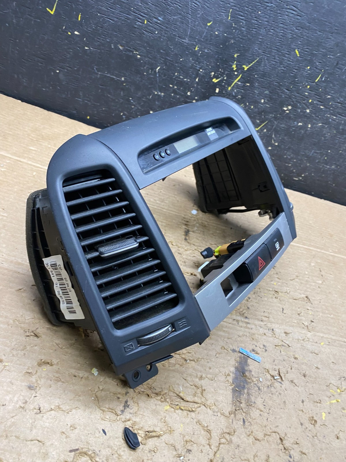 2007 to 2012 Hyundai Santa Fe Center Air Vent A/C Clock Bezel Trim OEM X1241 DG1
