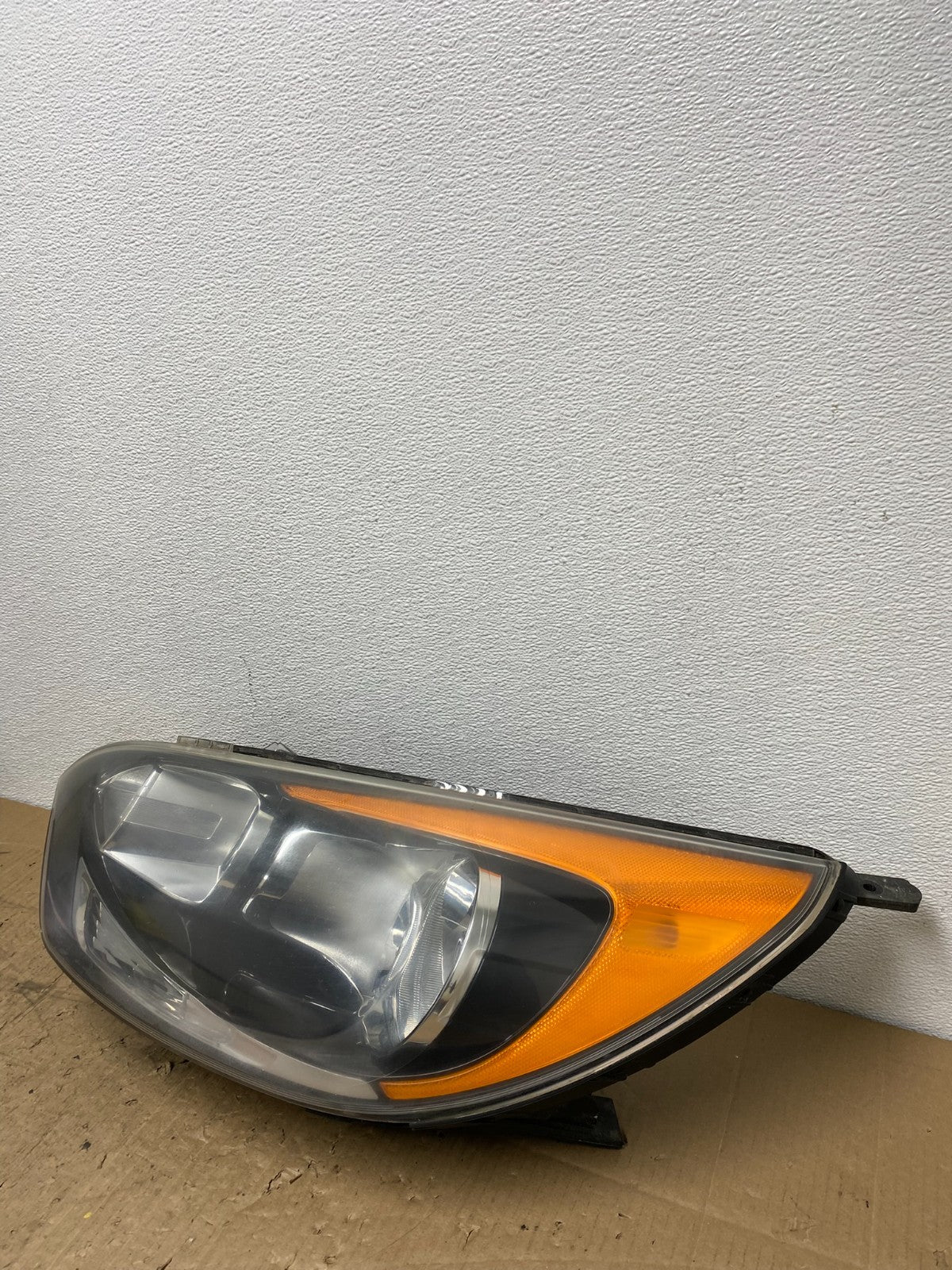 2012 to 2017 Kia Rio Hatchback Left Driver LH Halogen Headlight AC0142 DW2