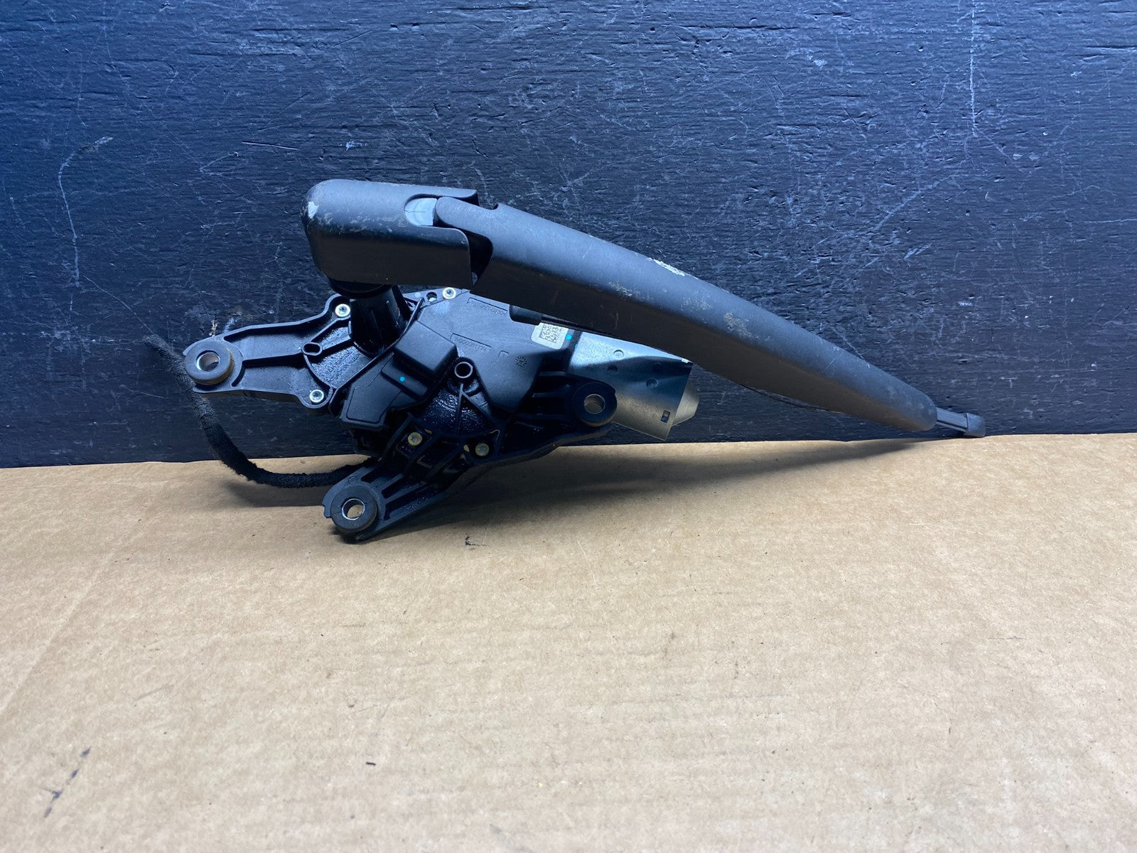 2020 to 2023 Ford Explorer Rear Windshield Wiper Motor ad7520 DG0