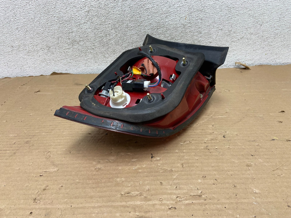 2003-2006 Kia Optima Left Driver LH Side Tail Light AG8170 DW5