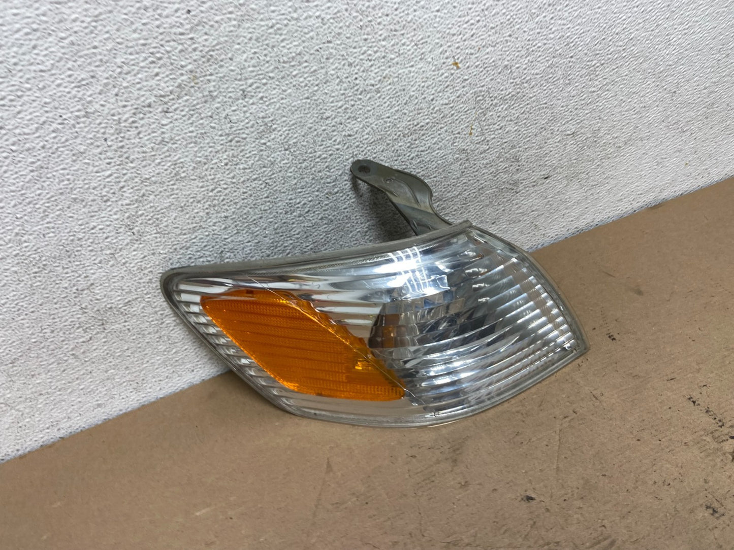 2000 - 2001 Toyota Camry Front Right Passenger RH Turn Signal AF4941 DW2
