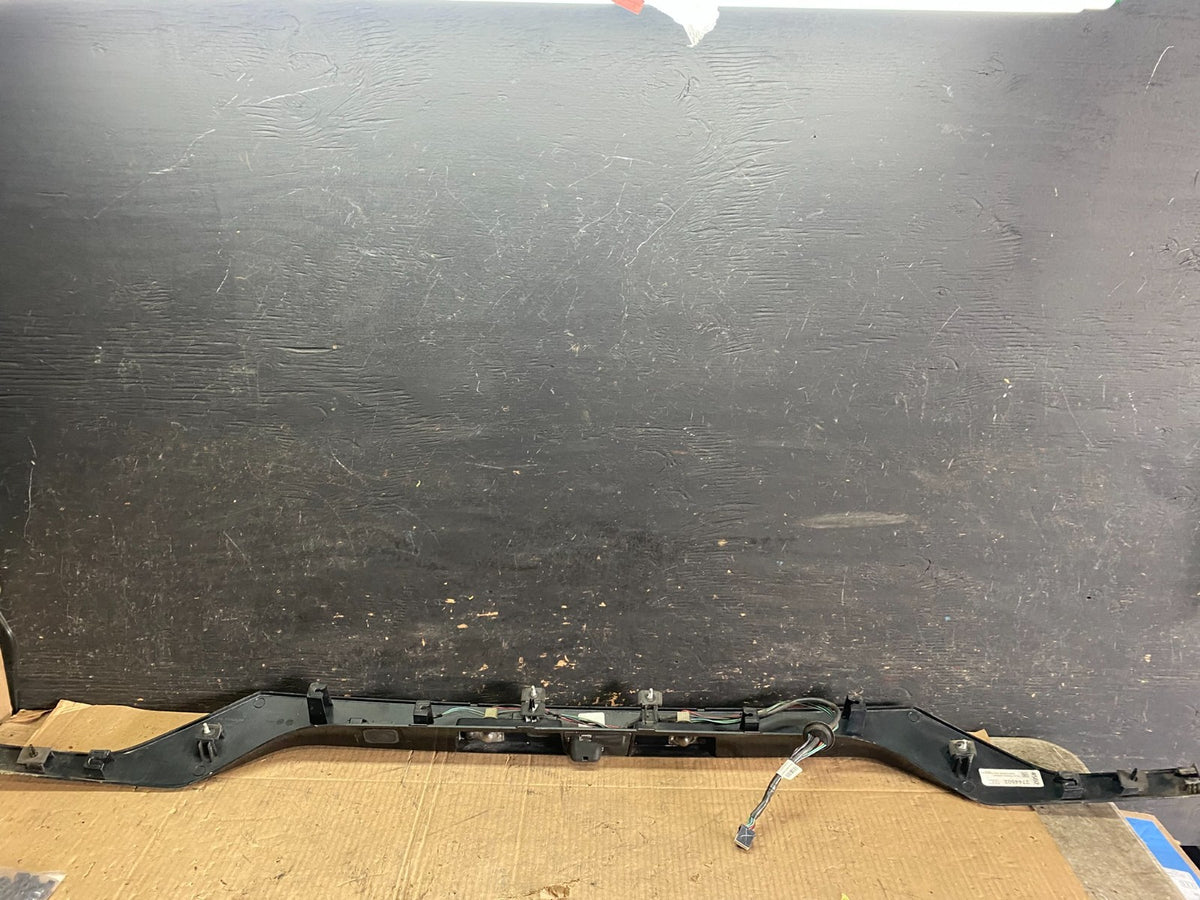 2015 - 2017 Lincoln Navigator Rear Hatch Trim Molding License Camera r7938 DG3