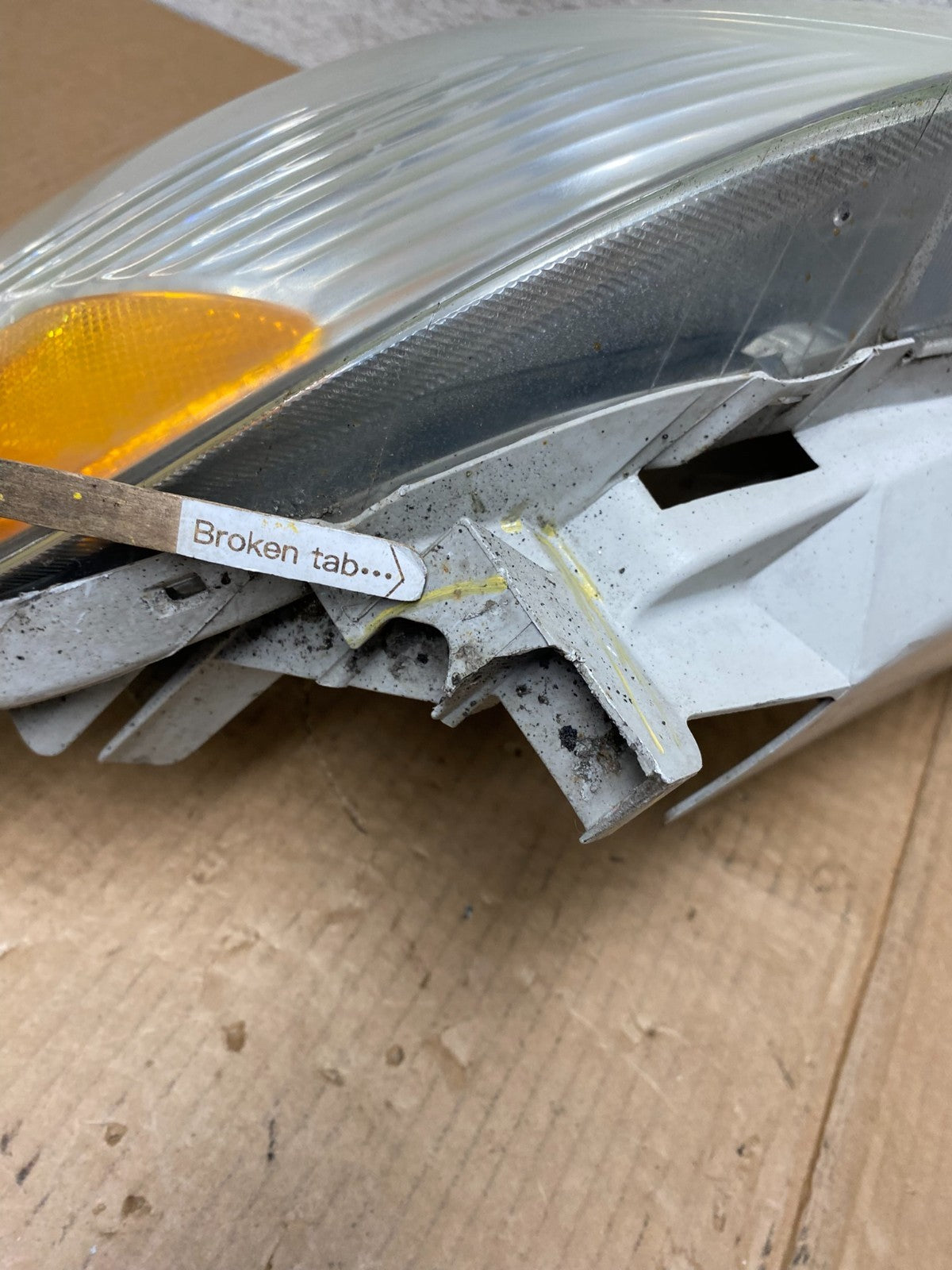 2005 to 2008 Toyota Corolla Right Passenger RH side Headlight AI4468 DW6