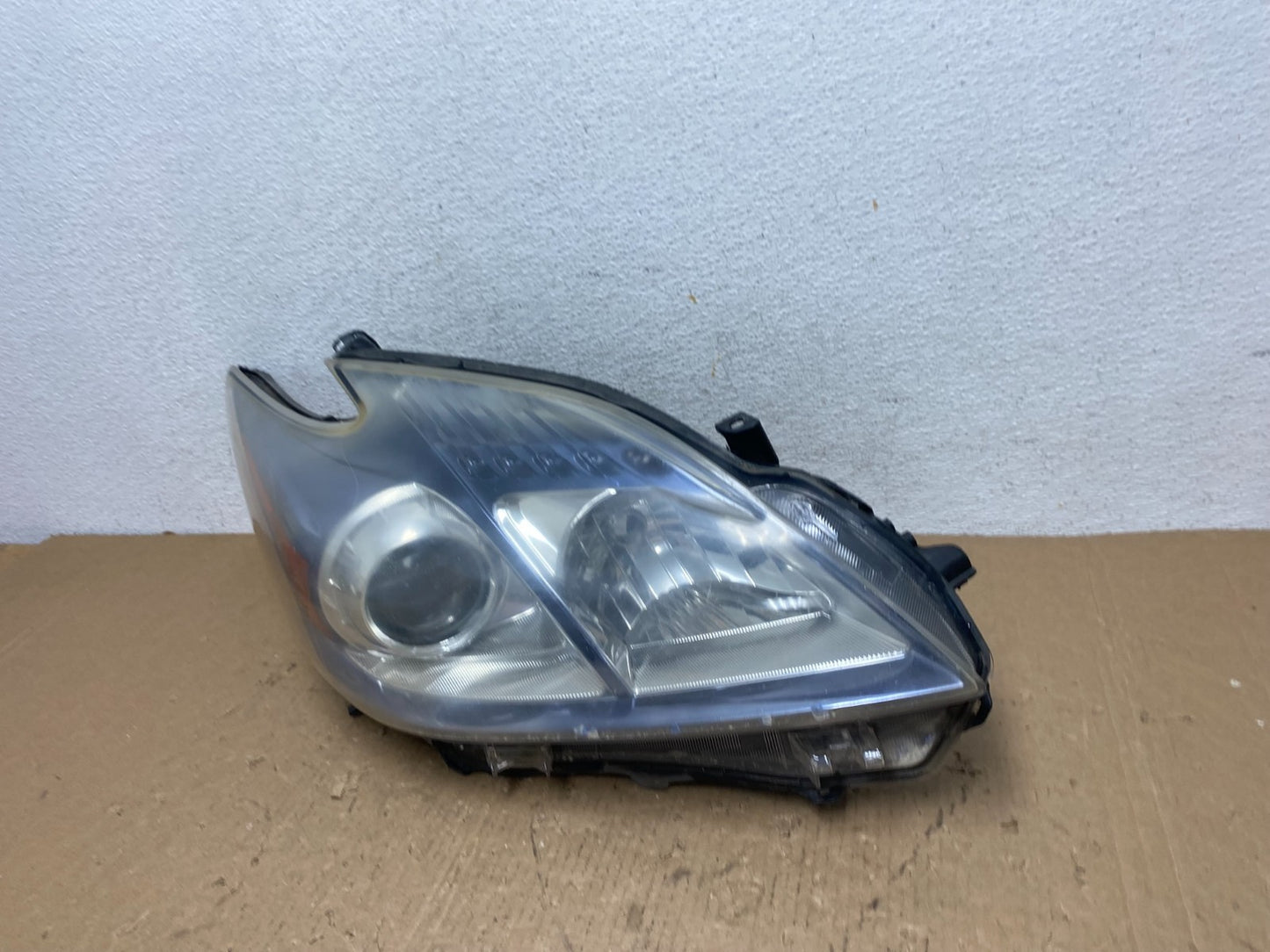 2010 - 2011 Toyota Prius Right Passenger Rh Blue Halogen Headlight AD8130 DW1