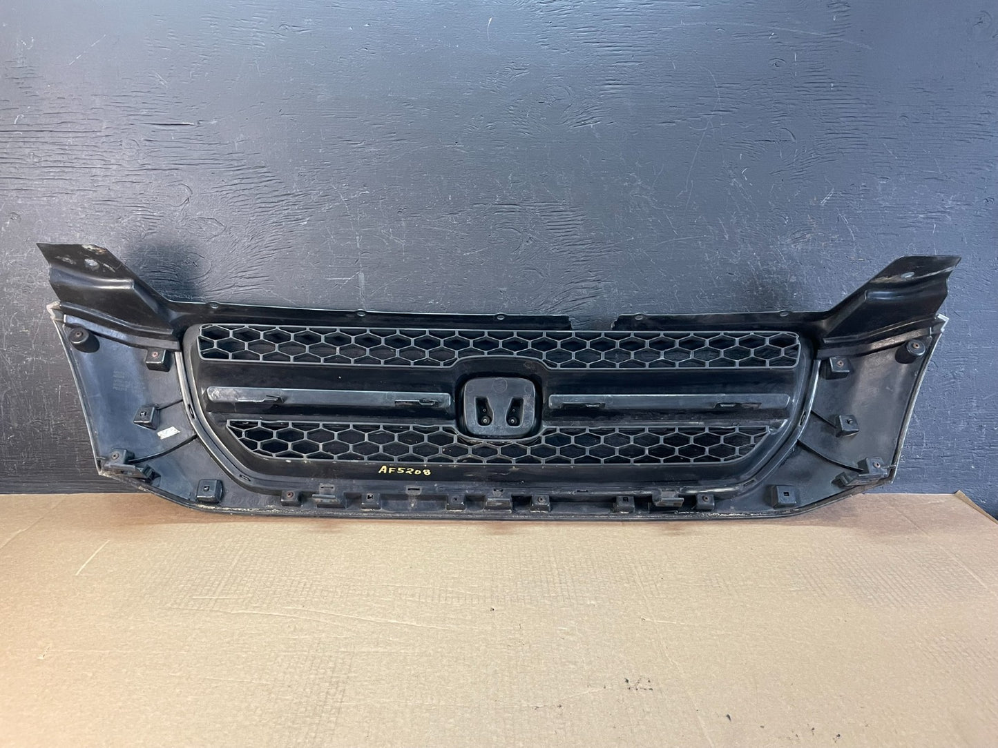 2003 2004 2005 Honda Pilot Front Upper Grill Grille Aftermarket AF5208 DG6