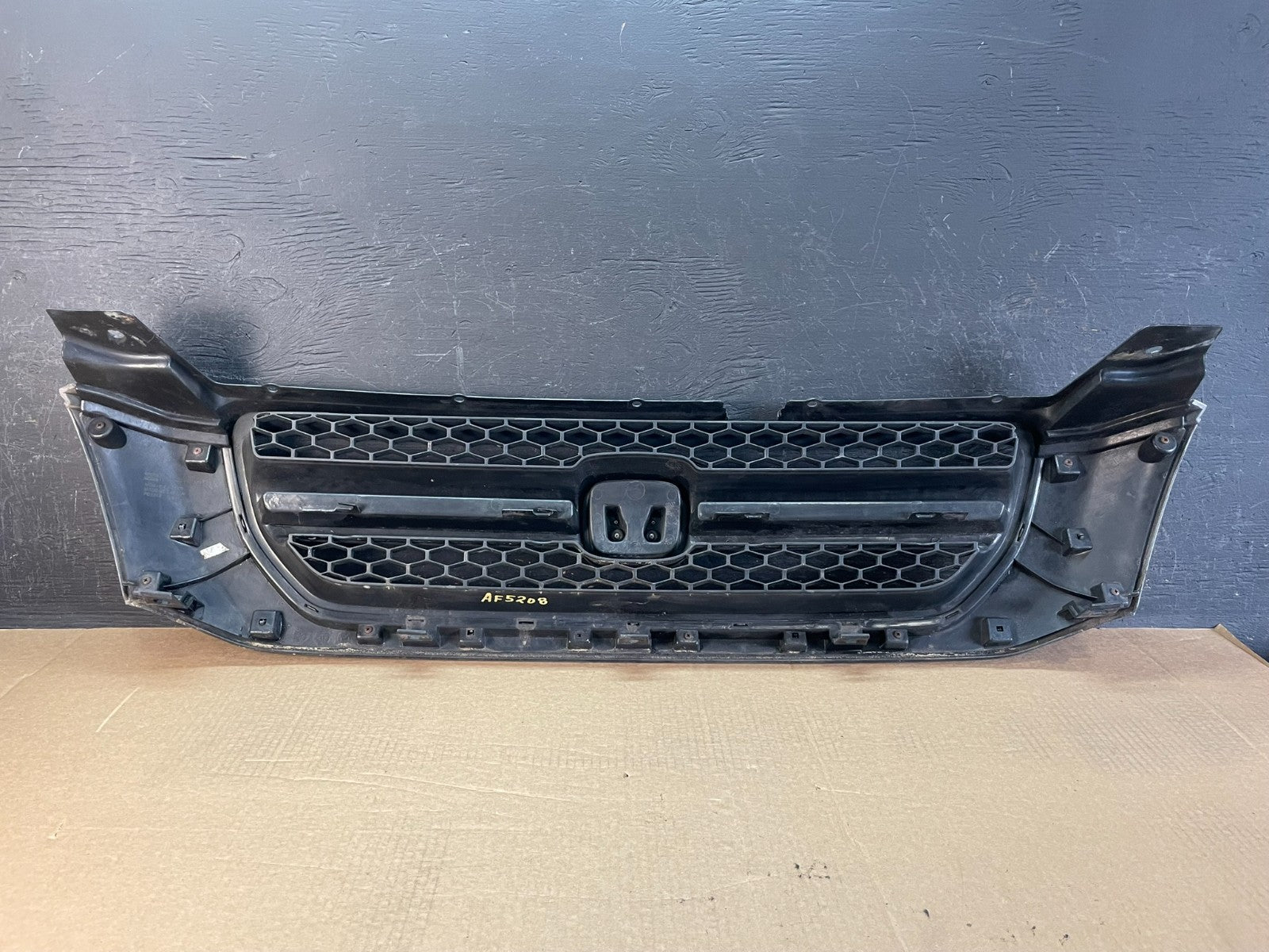 2003 2004 2005 Honda Pilot Front Upper Grill Grille Aftermarket AF5208 DG6