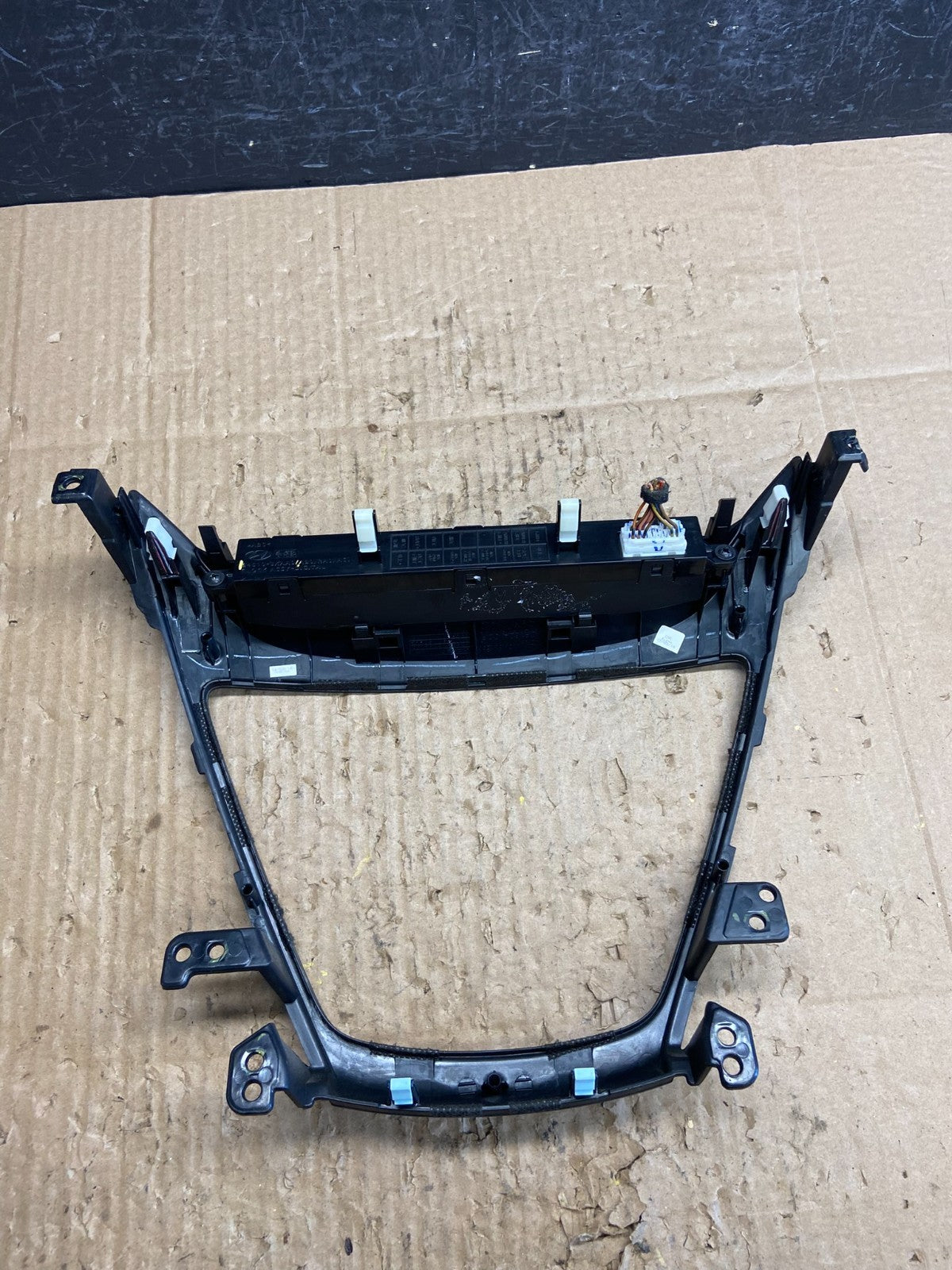2014-2016 Hyundai Elantra Center Radio Climate Control Air Vent Bezel AD1993 DG3