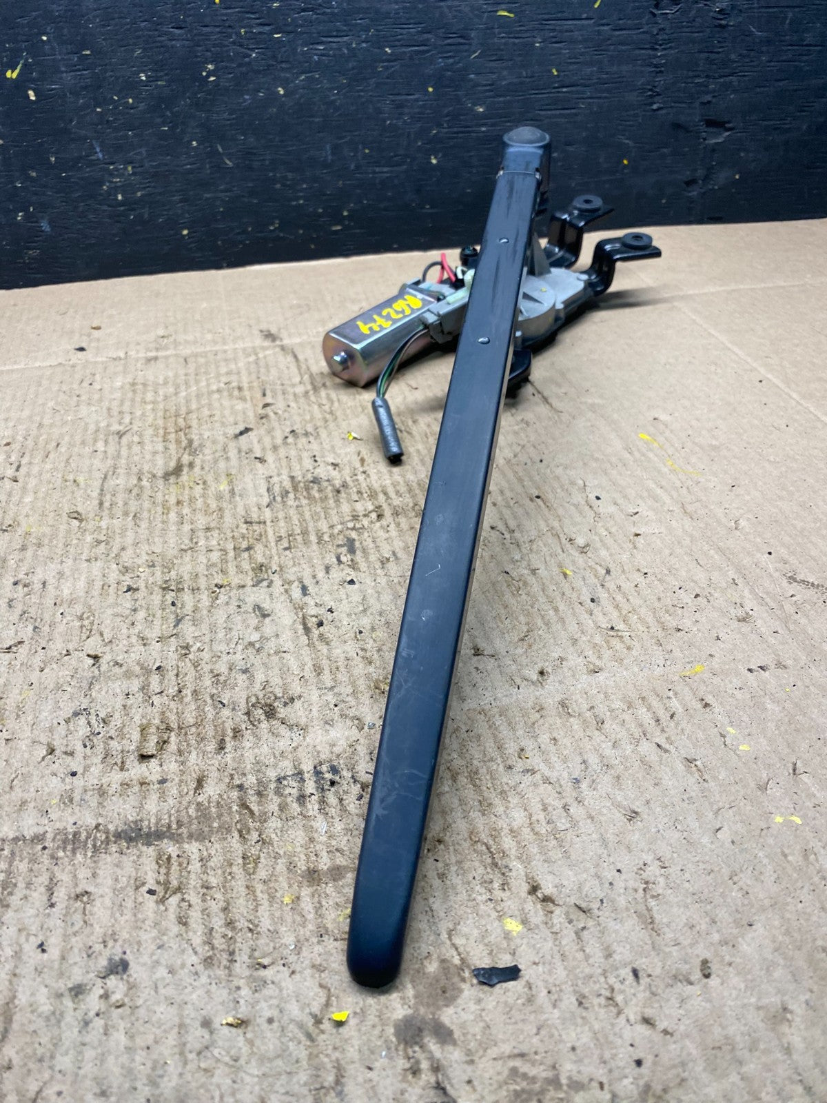 2012 to 2013 Land Rover LR4 Rear Glass Windshield Wiper Motor OEM R6274 DG4