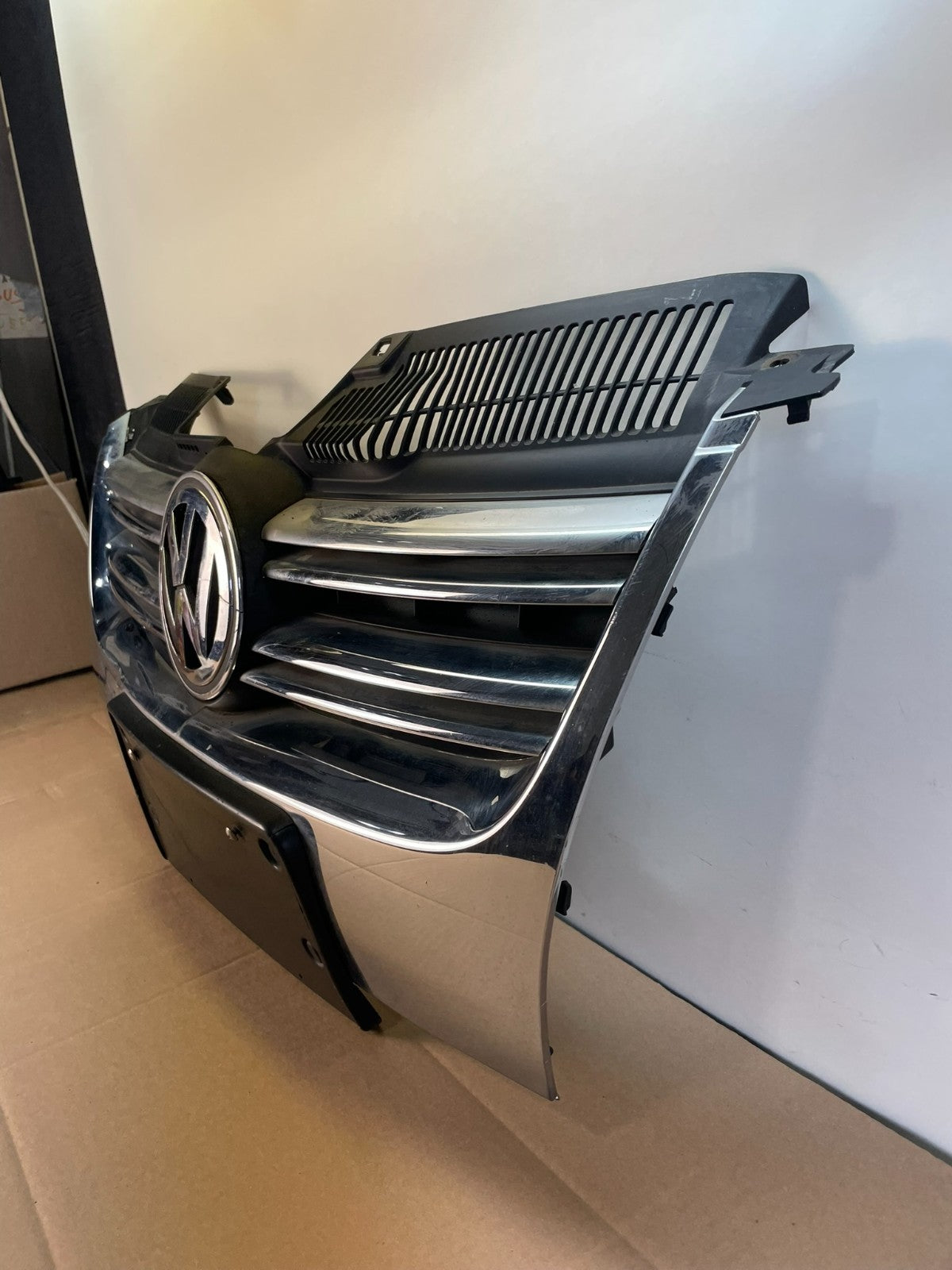 2005-2010 Volkswagen Jetta Front Upper Grille Grill Chrome AH0509 DG1