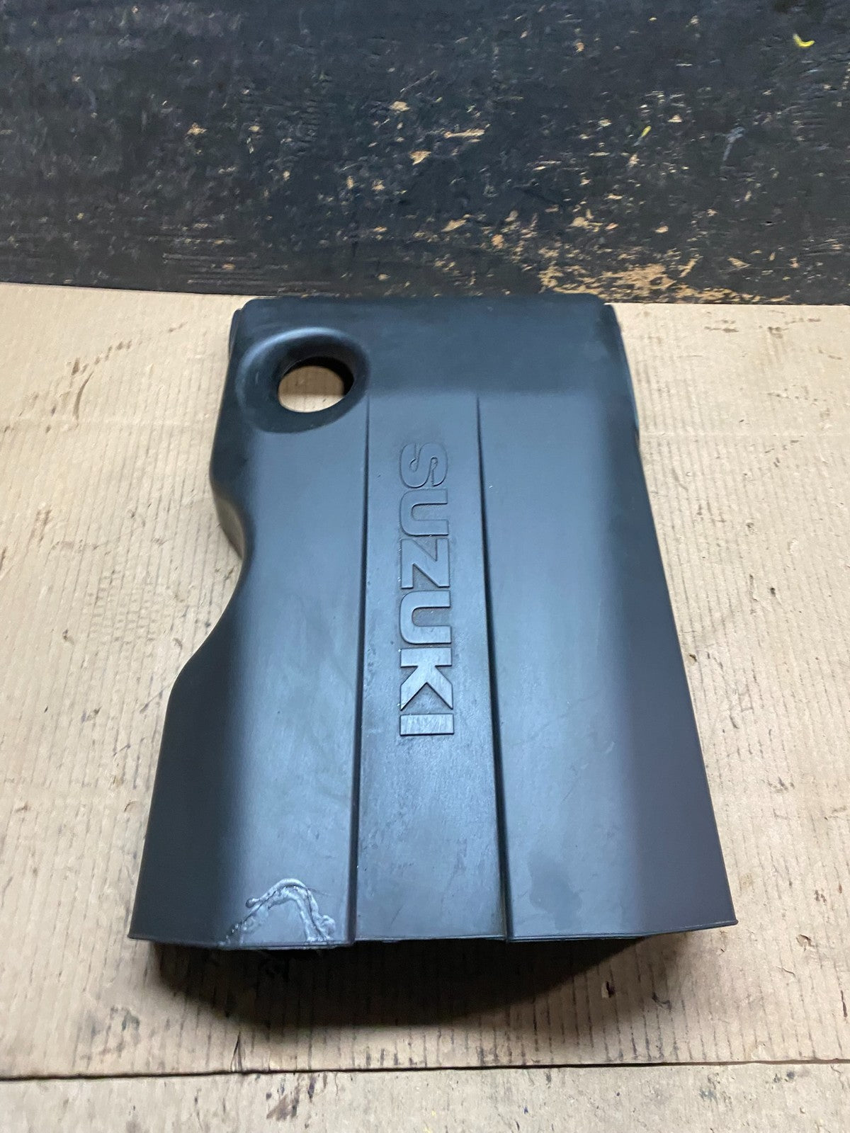 2009-2013 Suzuki Grand Vitara 2.4L Upper Top Engine Motor Dust Cover W5605 DG2