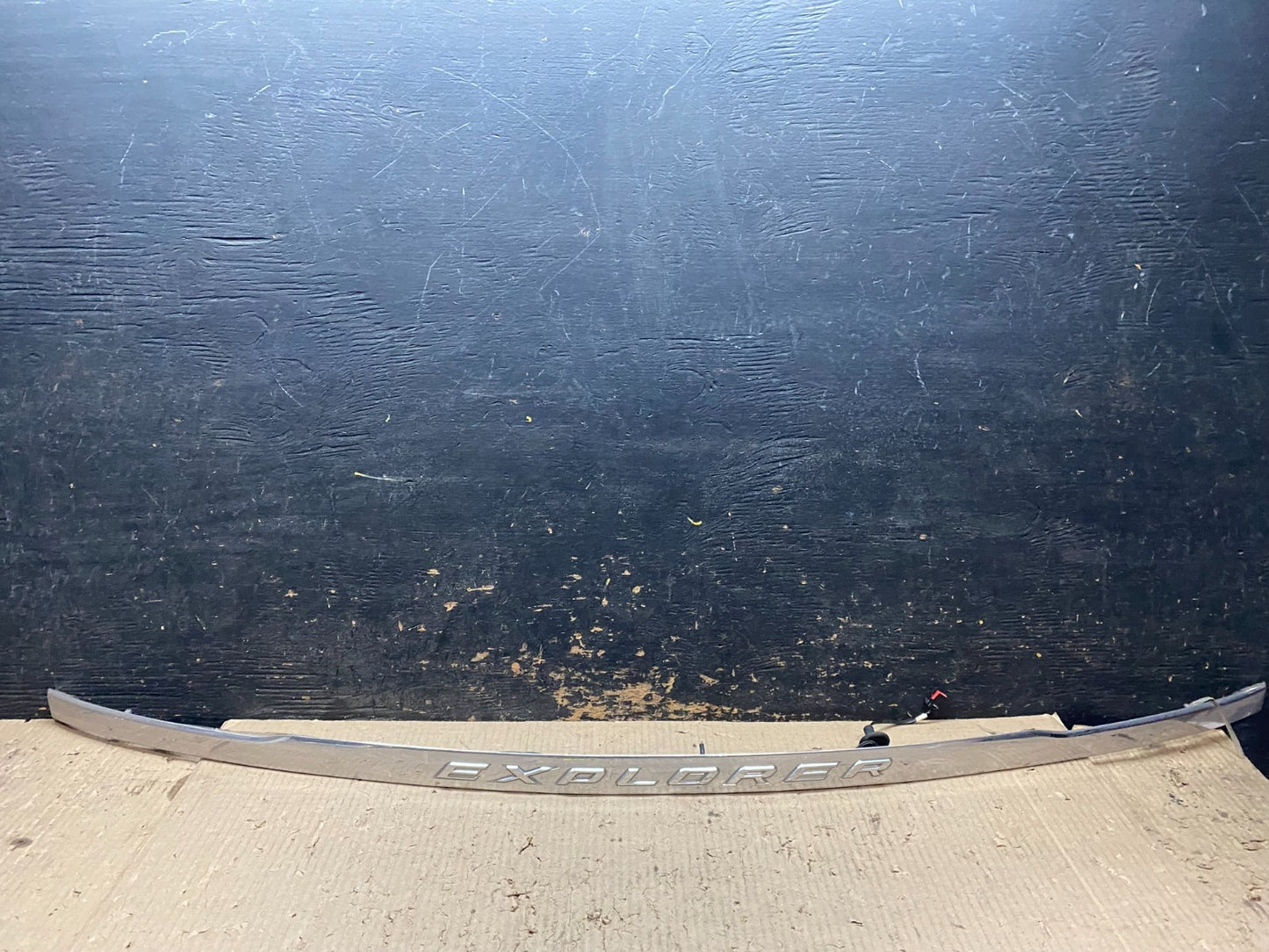 2011 to 2014 Ford Explorer Rear Tailgate Gate Trim Molding W/O Camera X9397 DG0