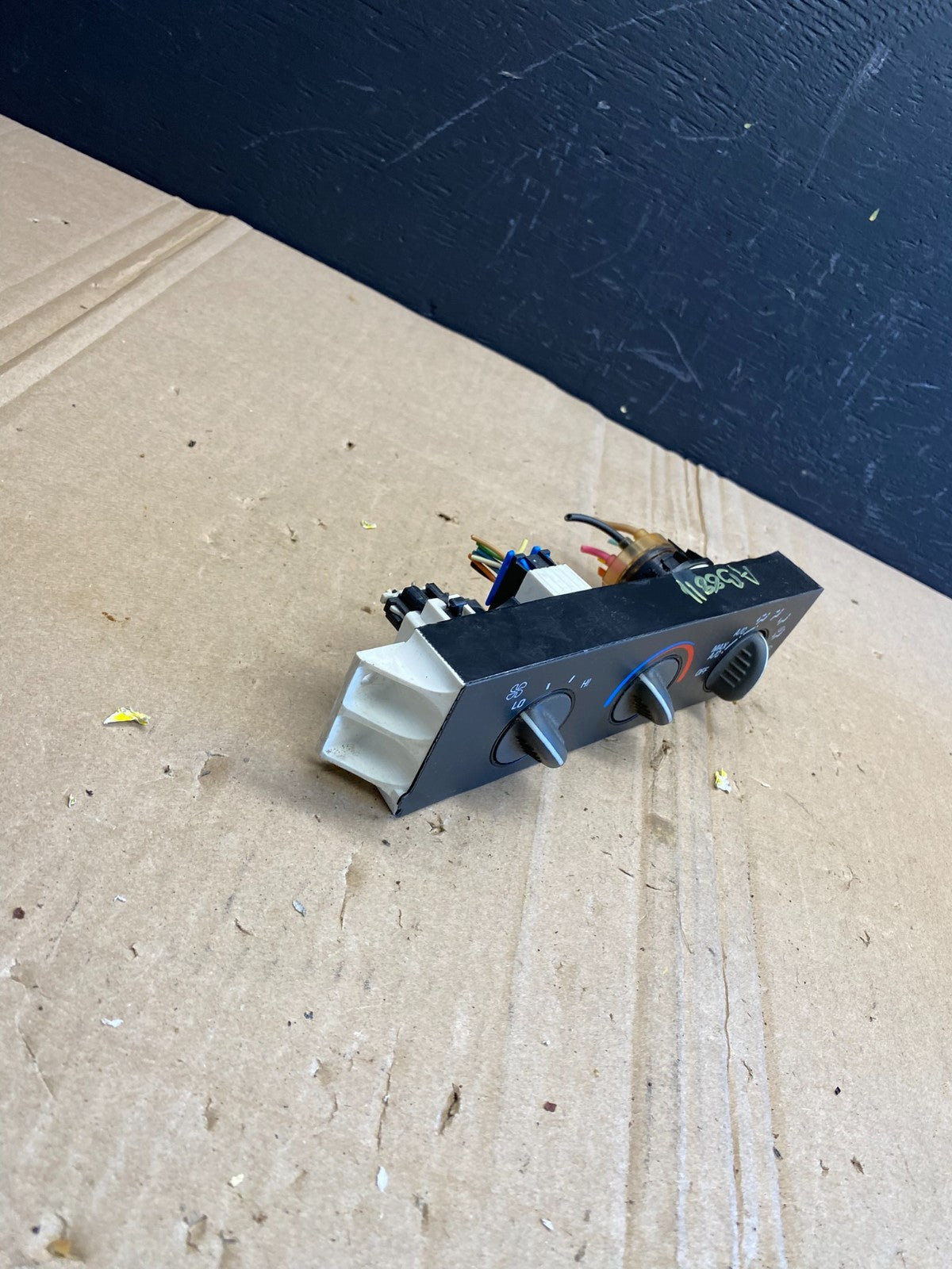 2001 - 2007 GMC Chevrolet Astro Express Climate Control A/C AB8811 DG1