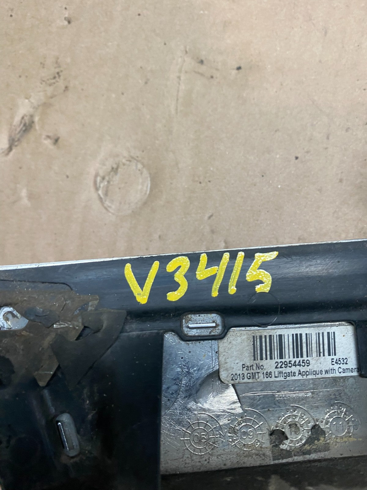 2010-2015 Cadillac SRX Rear Liftgate Tailgate Finish Molding W/ Camera V3415 DG12