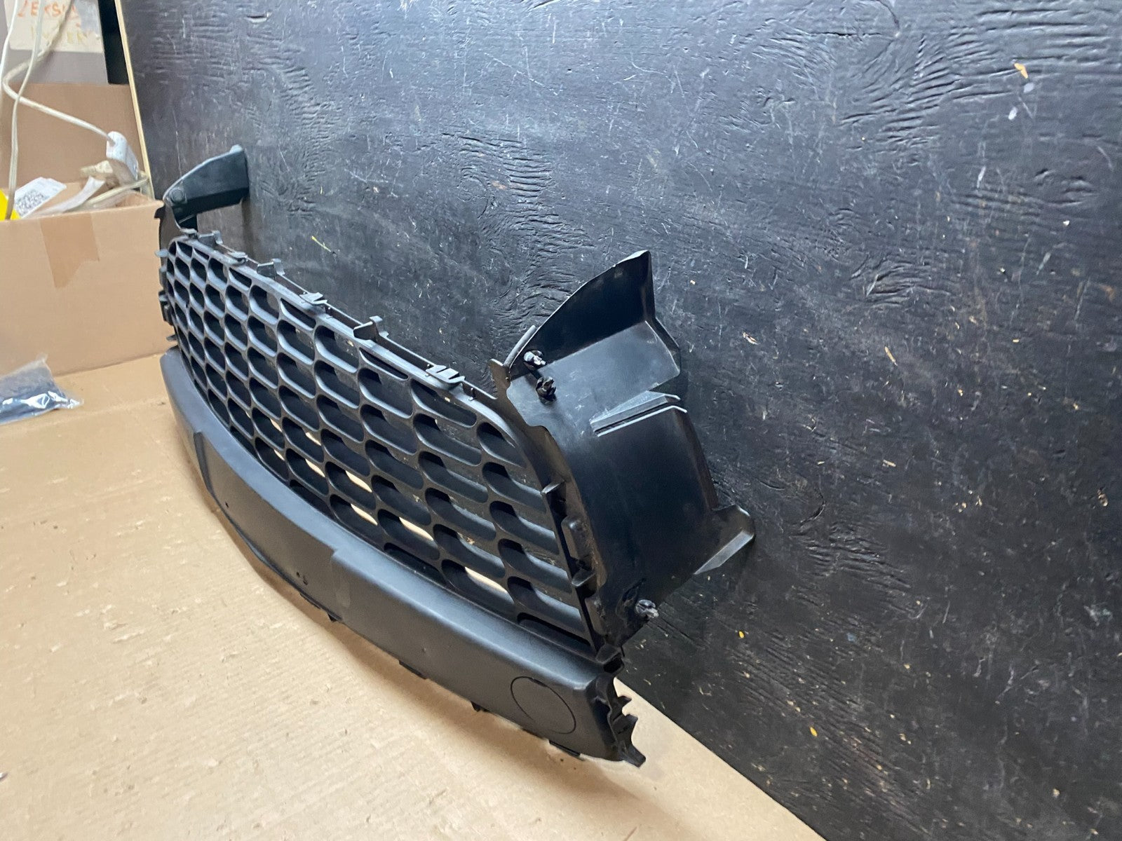 2007 to 2009 Mazda CX-7 Front Bumper Cover Lower Grille OEM U0131 DG1